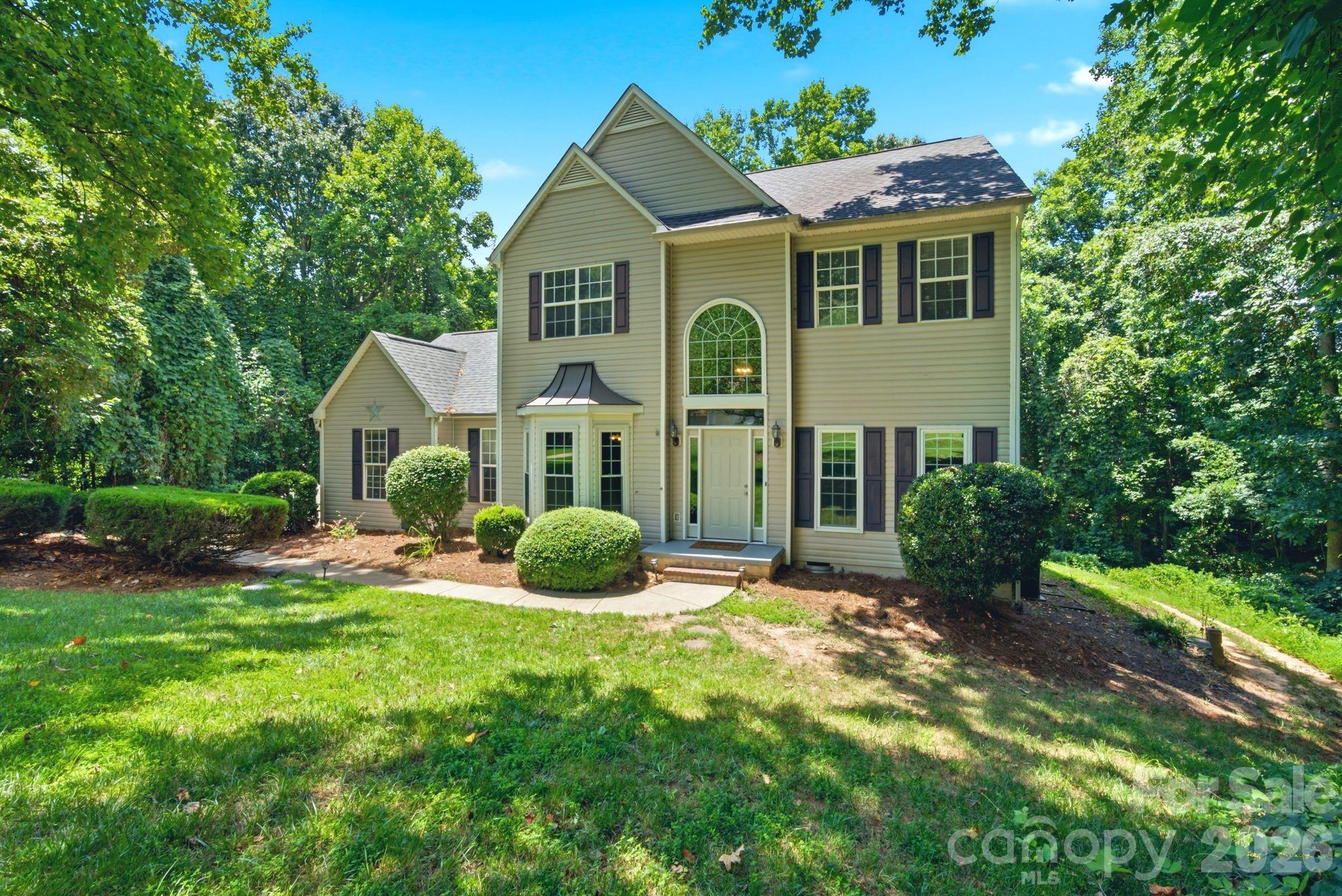 Single Family Residence at 137 Purple Finch Lane, Mooresville, photo 2 of 33