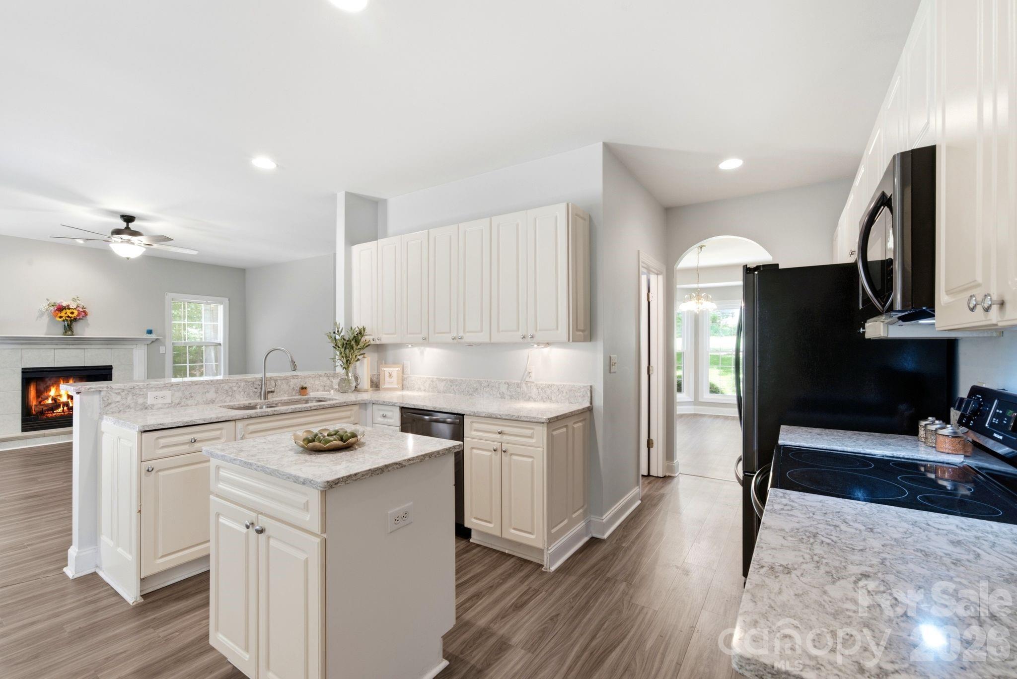 Single Family Residence at 137 Purple Finch Lane, Mooresville, photo 6 of 33