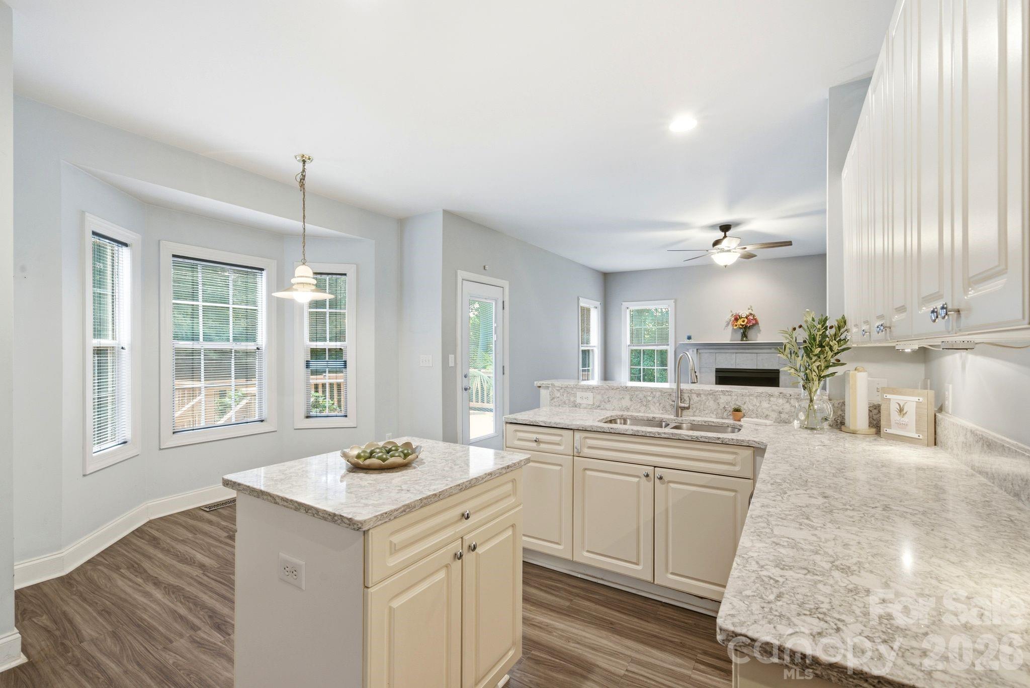 Single Family Residence at 137 Purple Finch Lane, Mooresville, photo 8 of 33