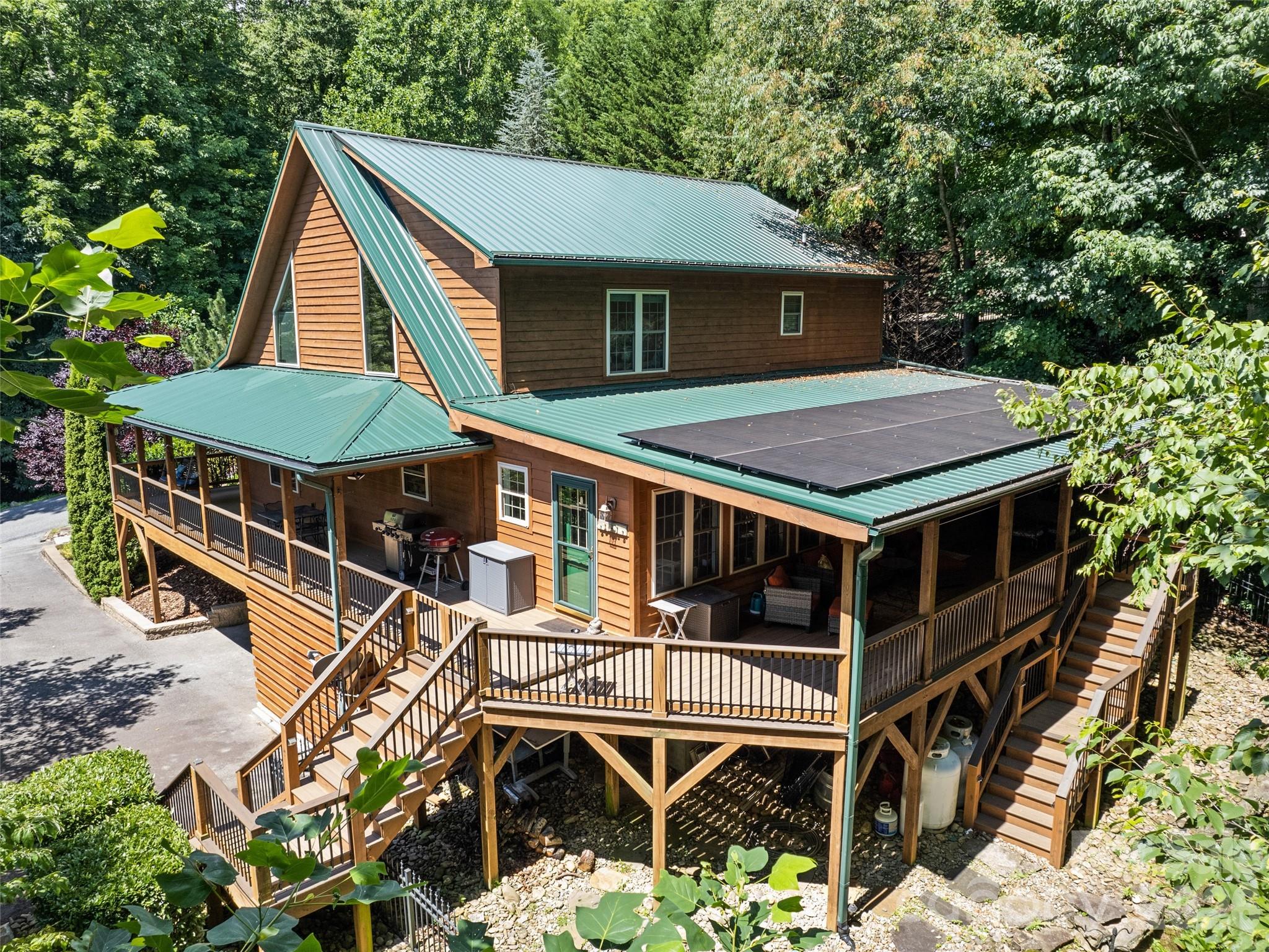 Single Family Residence at 612 Brannon Forest Drive, Waynesville, photo 3 of 47