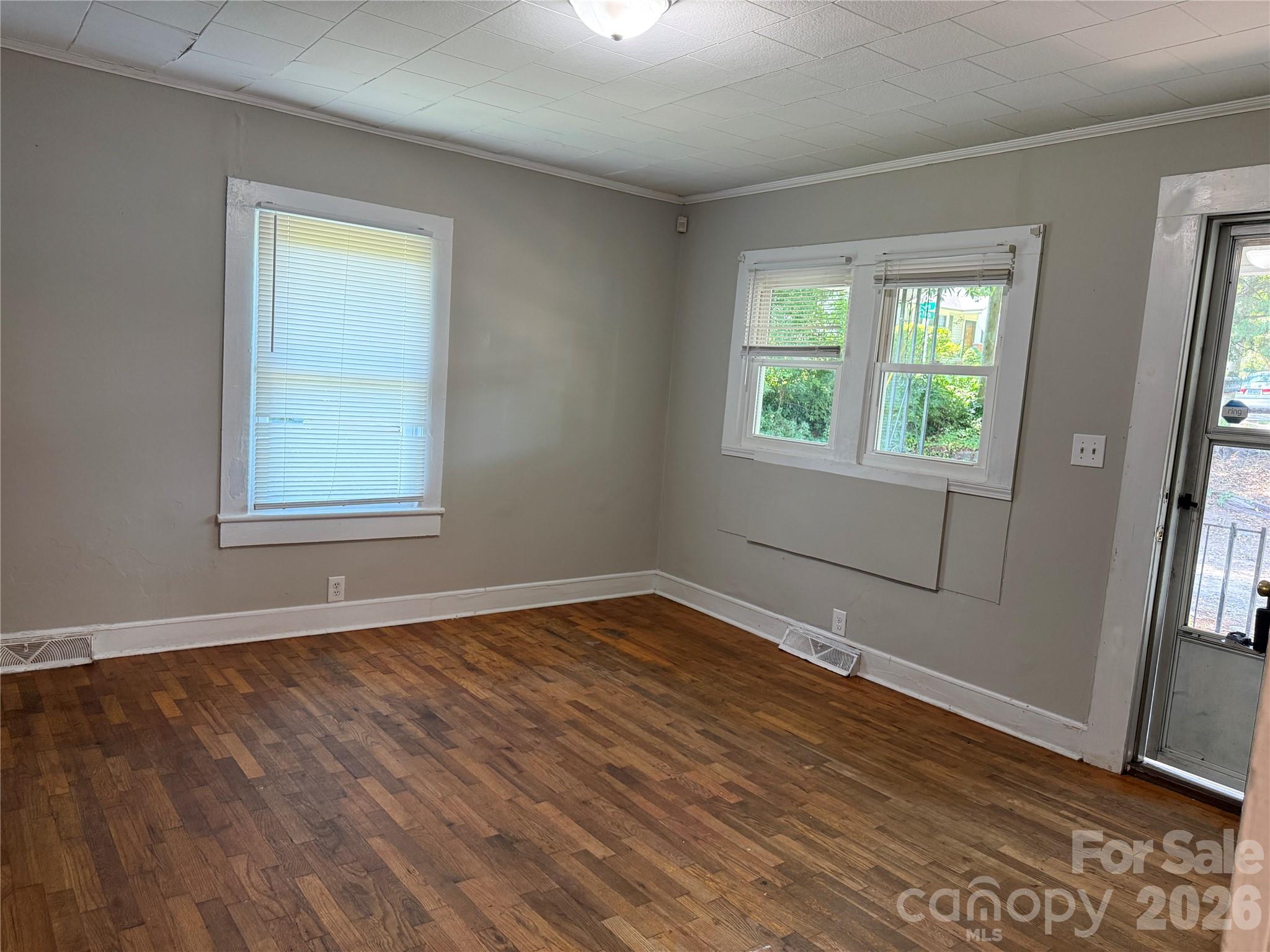 Single Family Residence at 514 S Avon Street, Gastonia, photo 5 of 13
