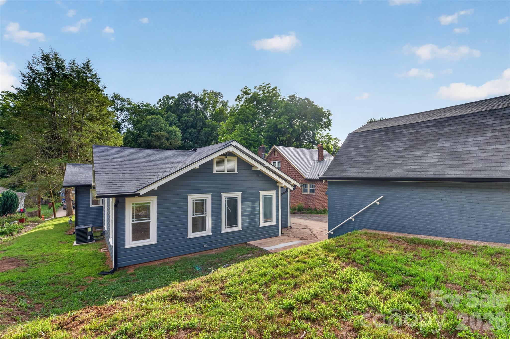 Large - 217 Norwood Street SW, Lenoir