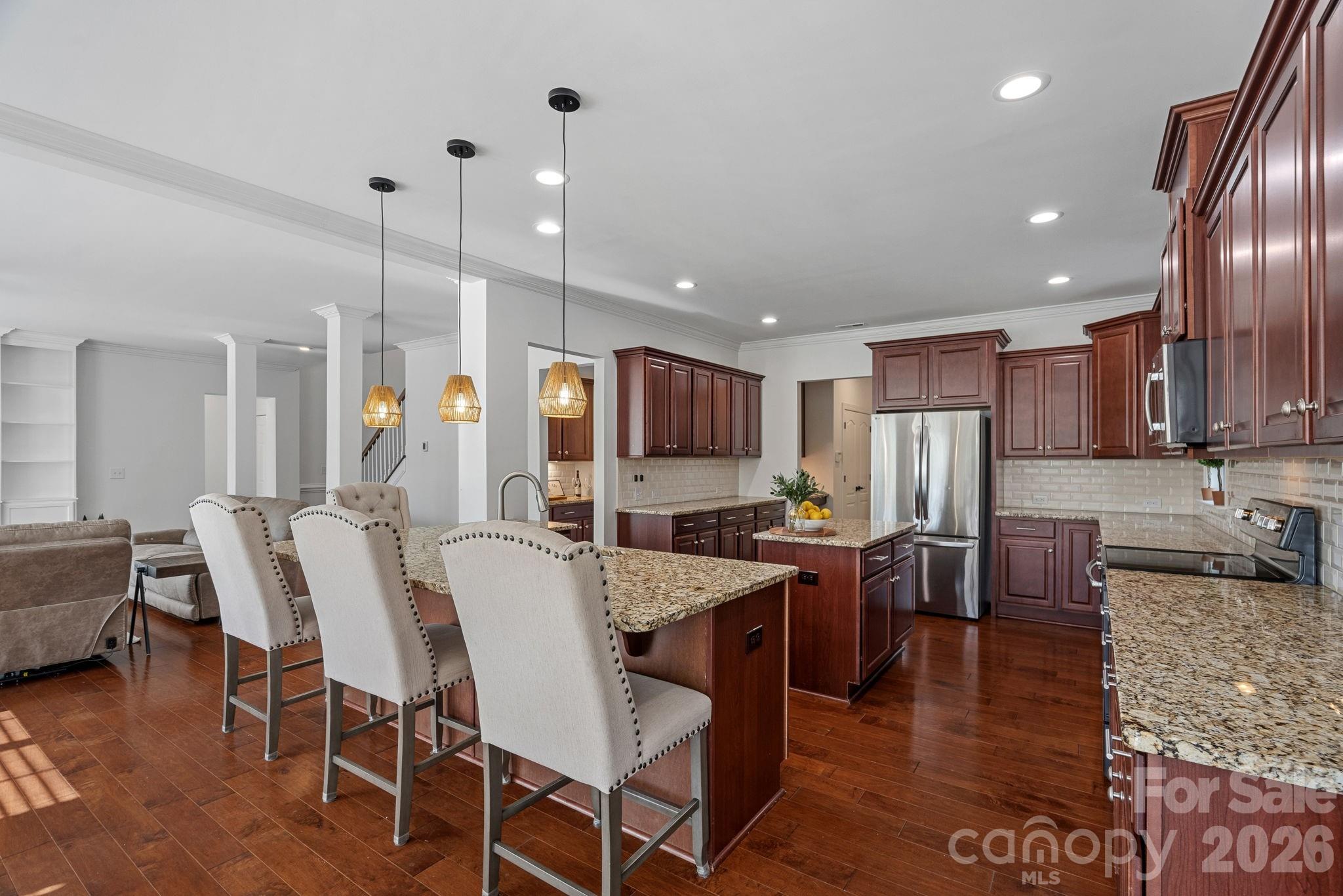 Open floor plan with separate bar and island - 13147 Union Square Drive, Huntersville