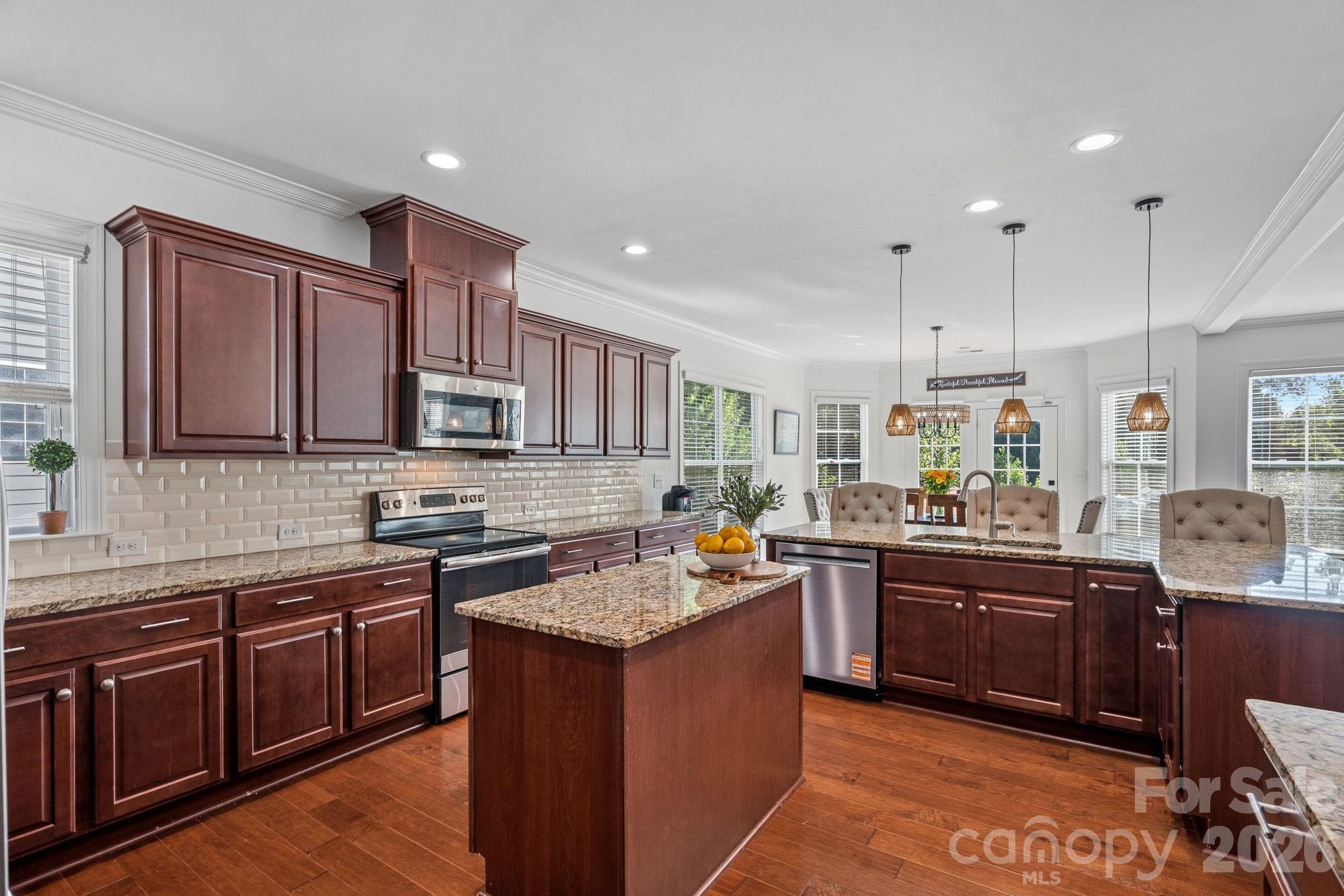 Large expansive kitchen - 13147 Union Square Drive, Huntersville