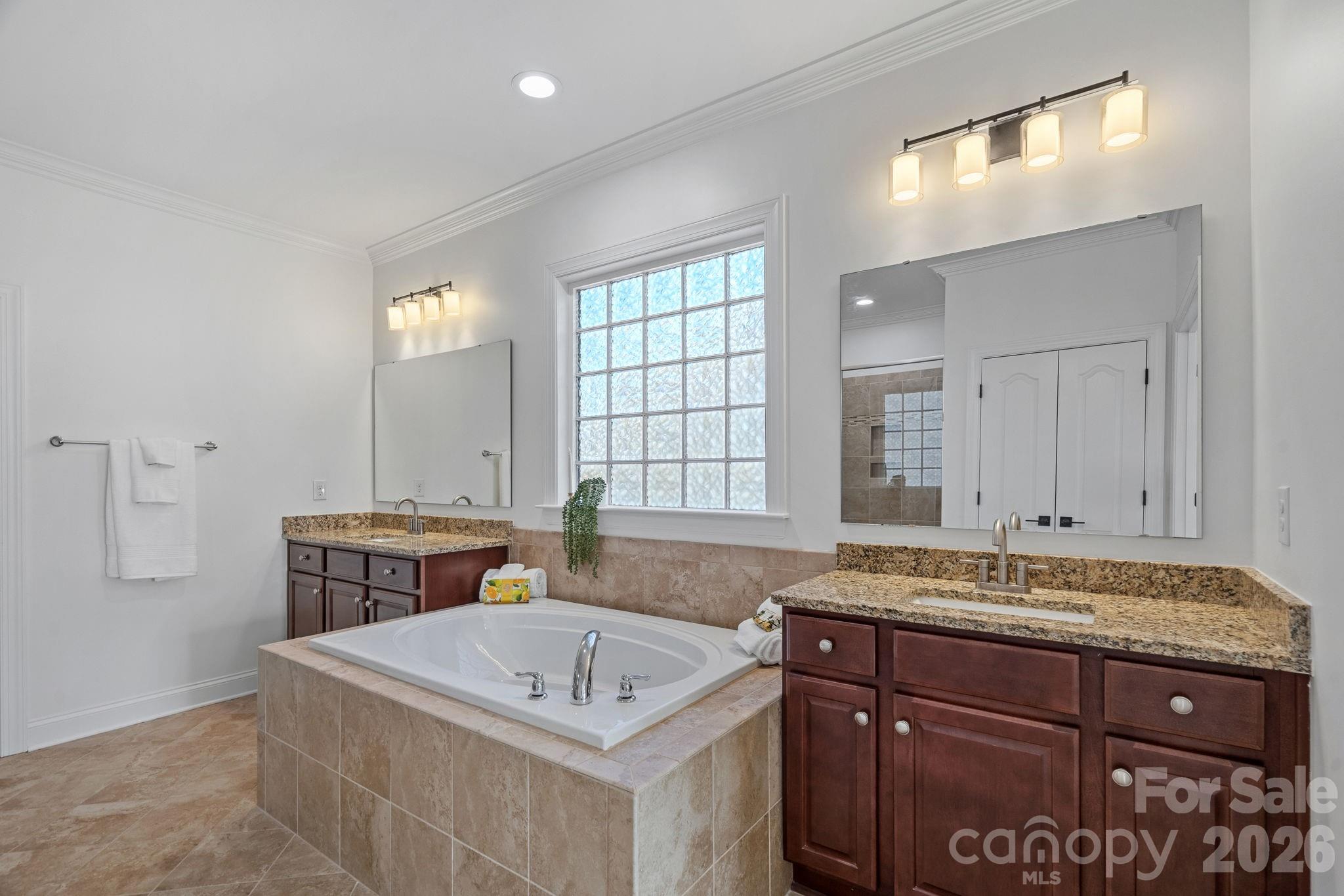 Primary bath with large soaking tub - 13147 Union Square Drive, Huntersville