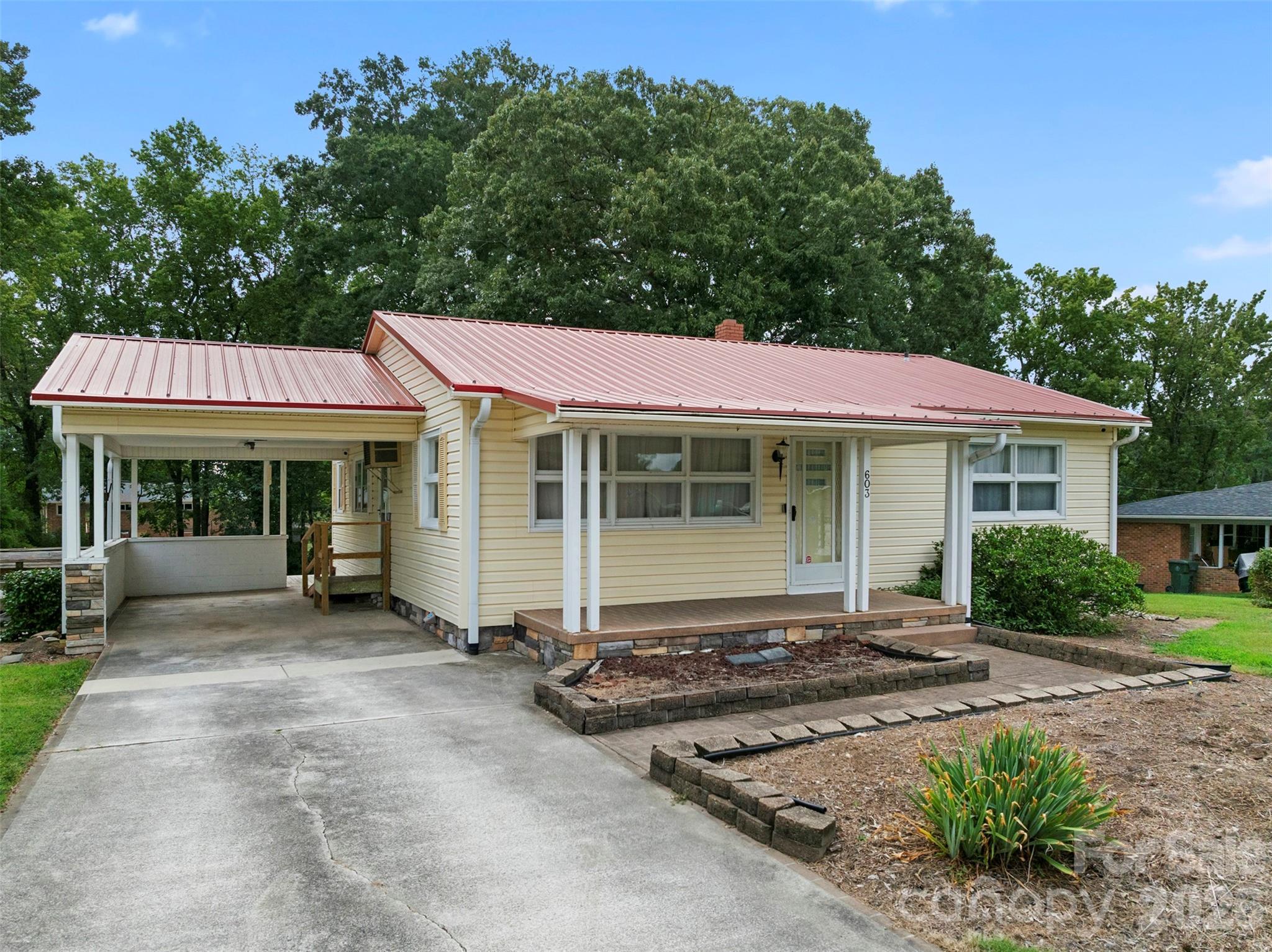 Single Family Residence at 603 Duke Street, Thomasville, photo 4 of 39