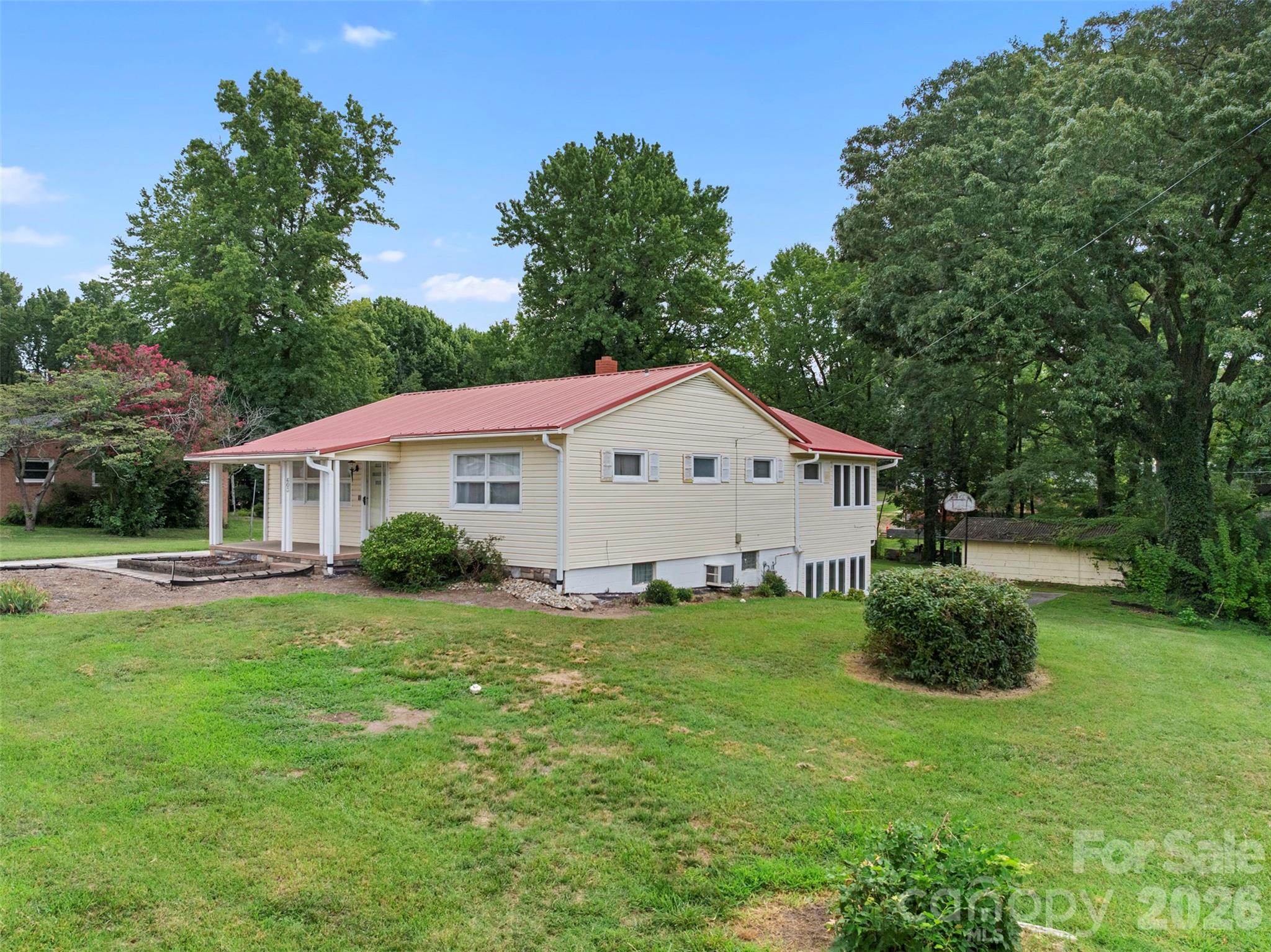 Single Family Residence at 603 Duke Street, Thomasville, photo 5 of 39