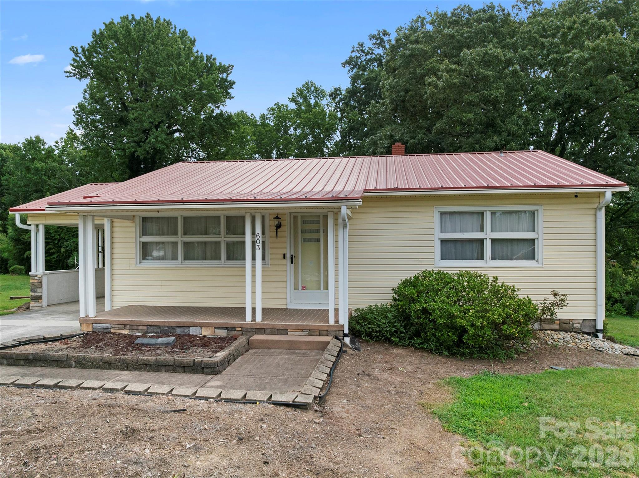 Single Family Residence at 603 Duke Street, Thomasville, photo 6 of 39