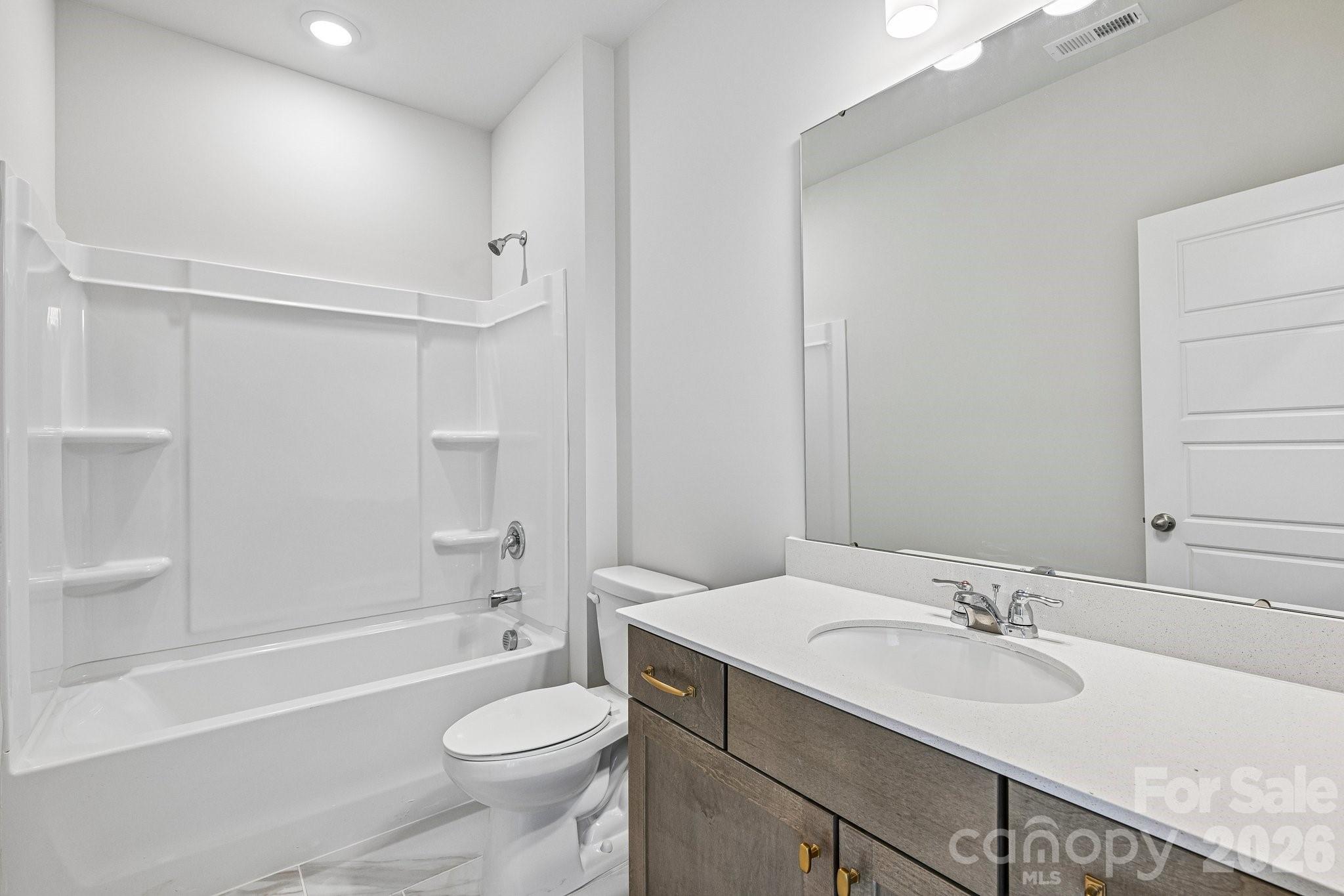 Main level shared full bathroom - 605 Banter Lane, Gastonia