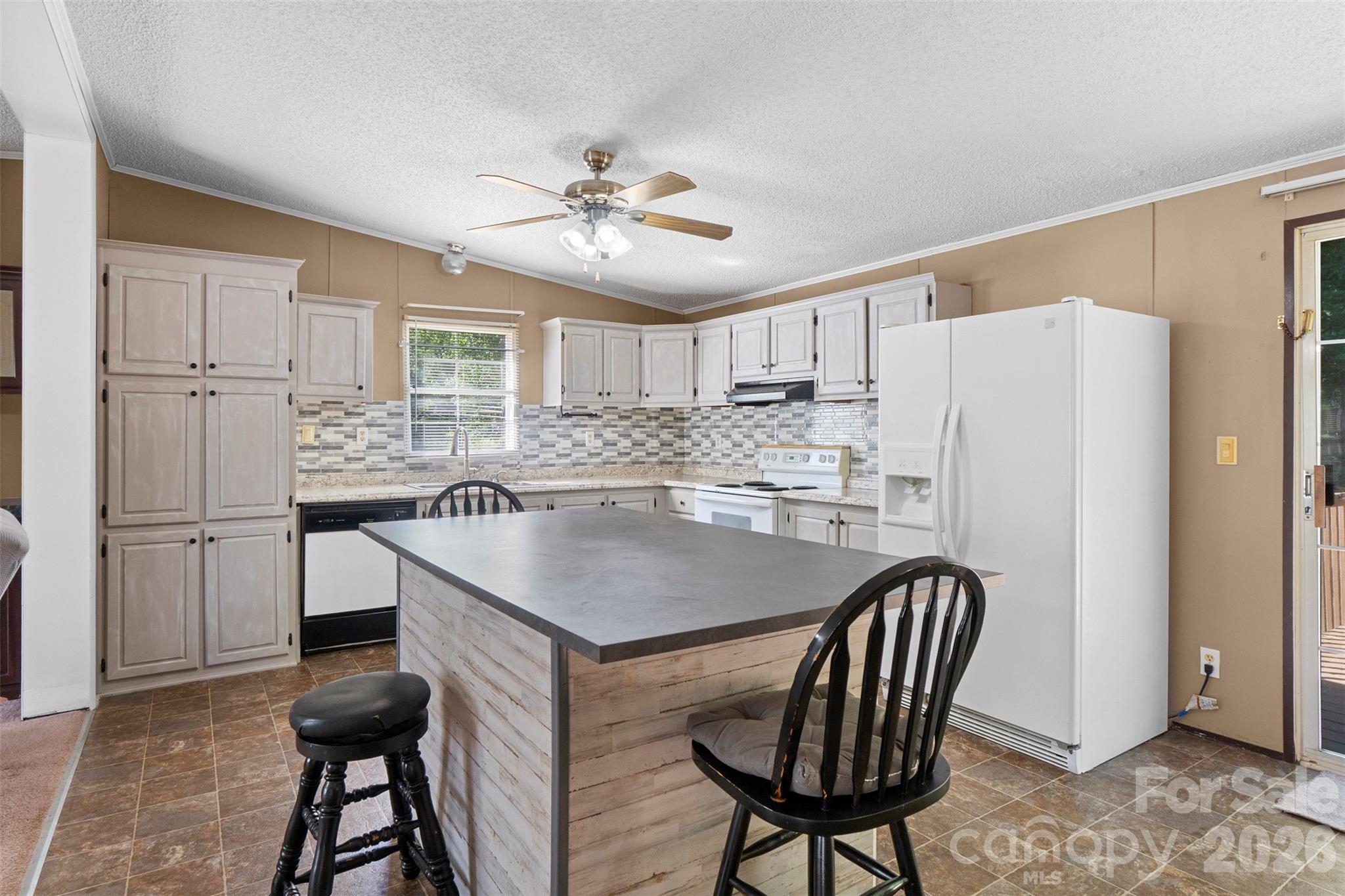 Single Family Residence at 199 Sable Lane, Thomasville, photo 16 of 42