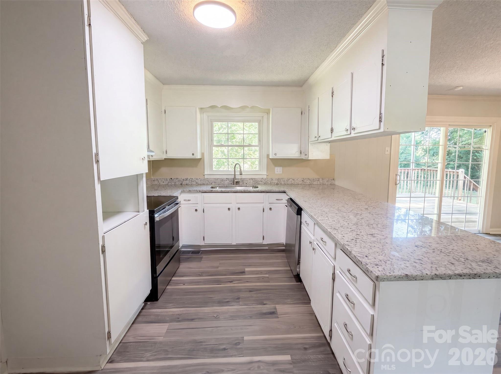 Single Family Residence at 4305 Dawnwood Drive, Gastonia, photo 2 of 16