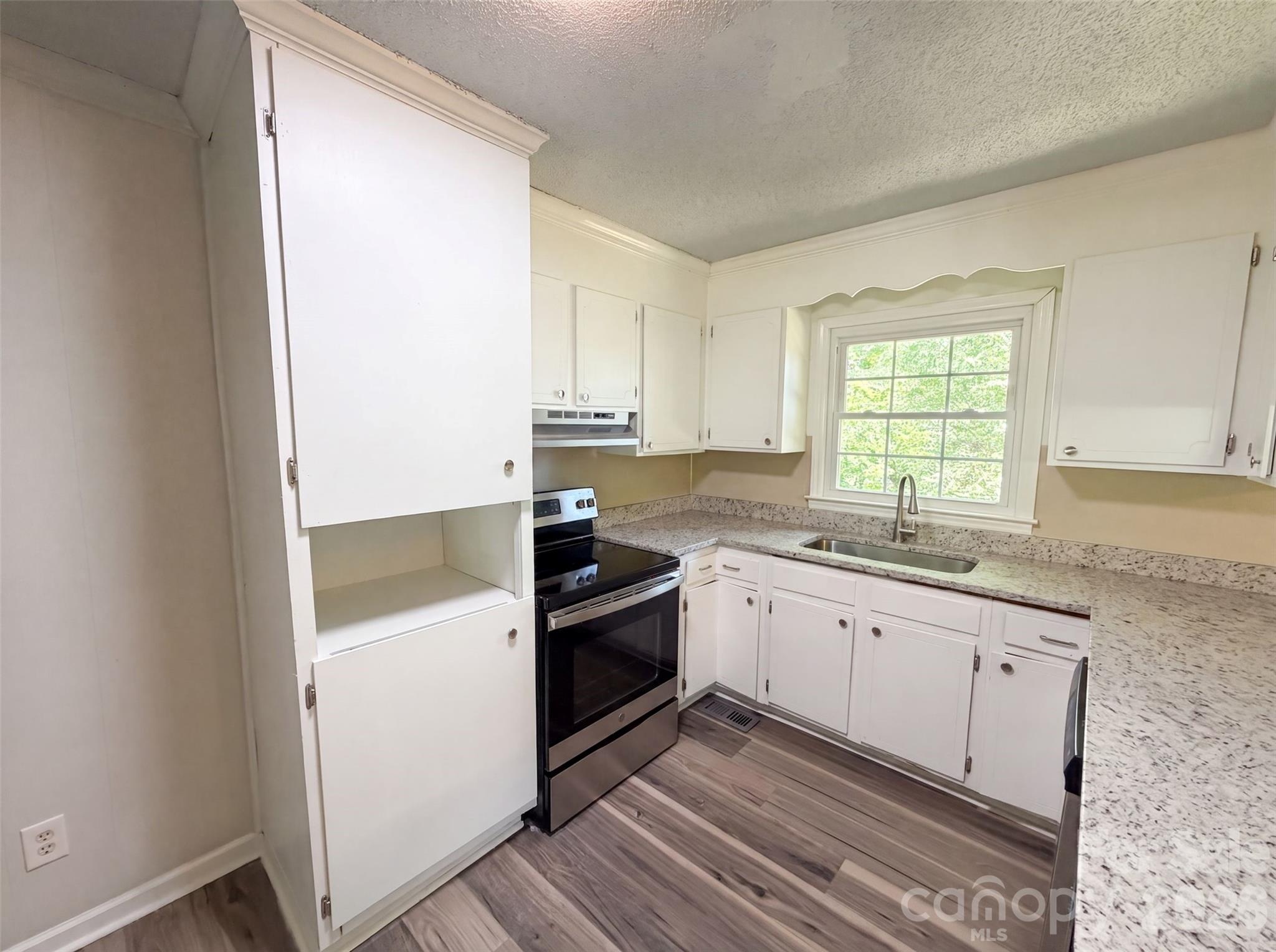 Single Family Residence at 4305 Dawnwood Drive, Gastonia, photo 10 of 16