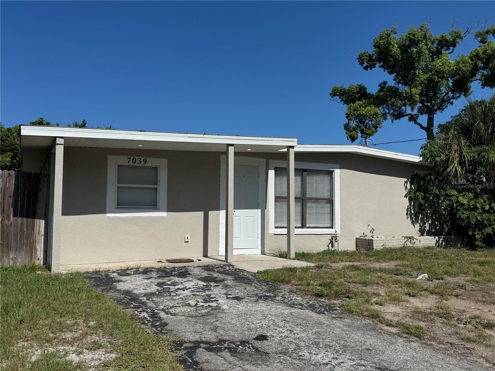 Single Family Residence at 7039 LENOX DR, NEW PORT RICHEY, photo 2 of 25