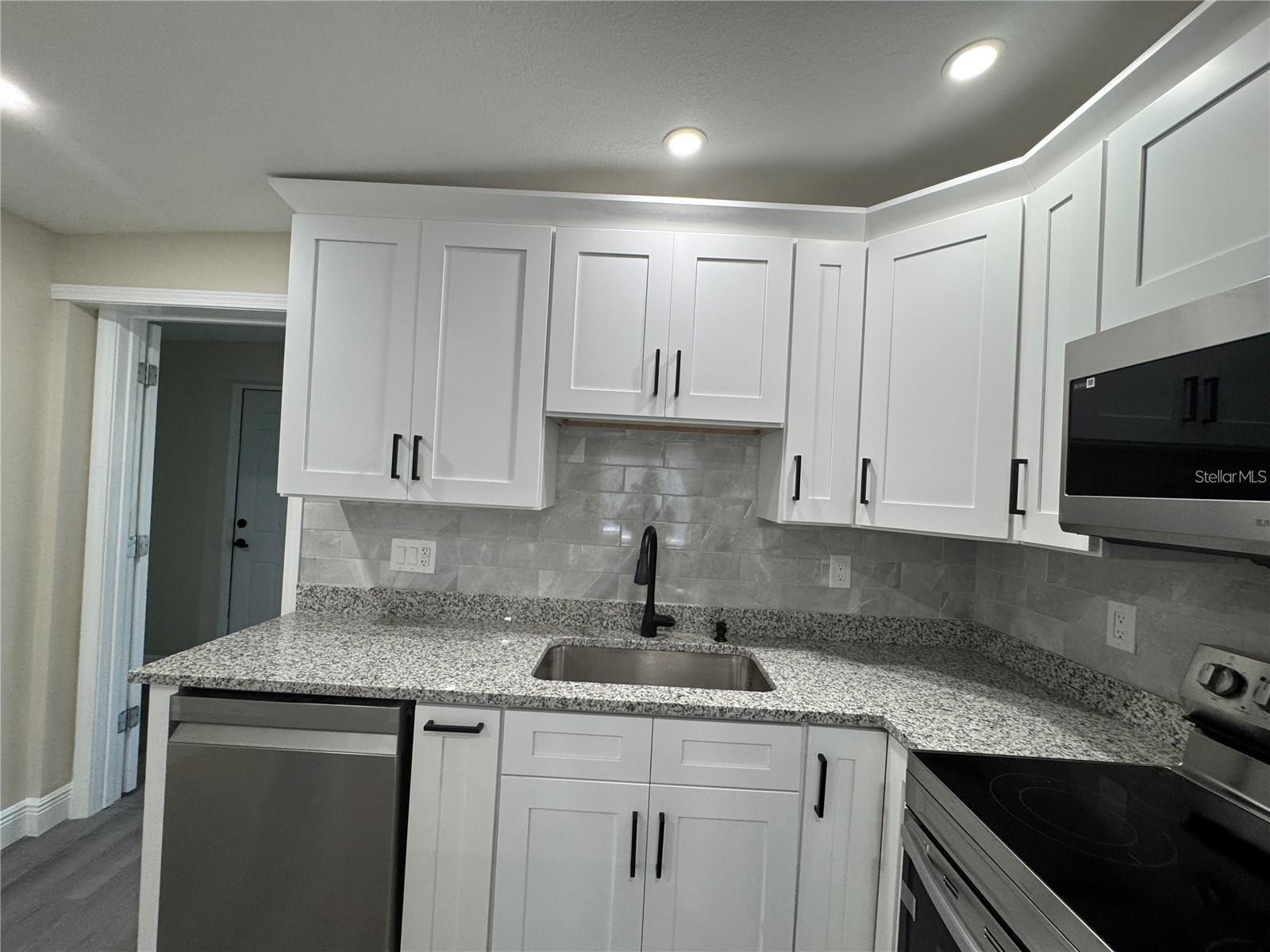 Single Family Residence at 7039 LENOX DR, NEW PORT RICHEY, photo 6 of 25