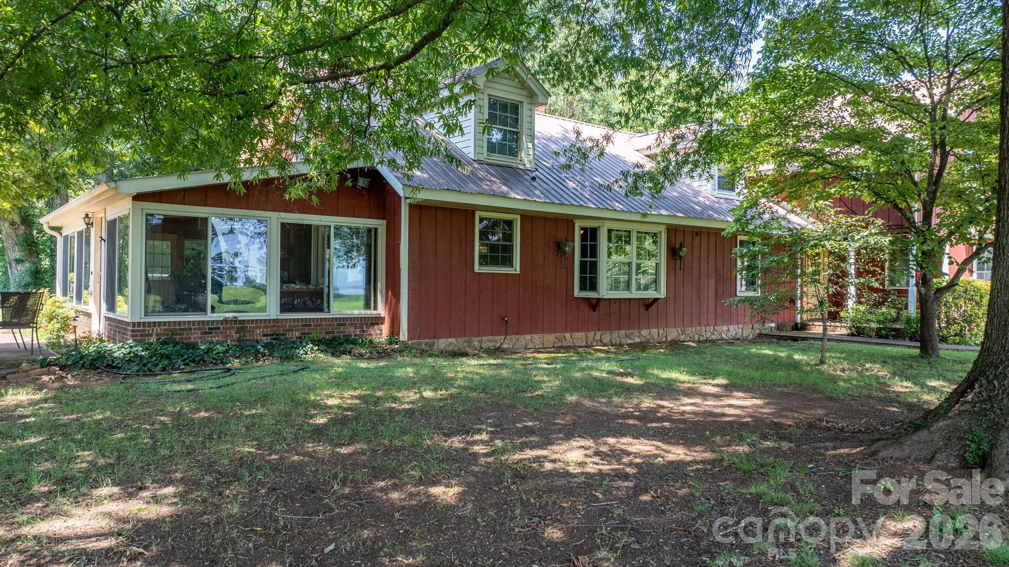 Single Family Residence at 2097 Hermit Trail, Newton, photo 5 of 48