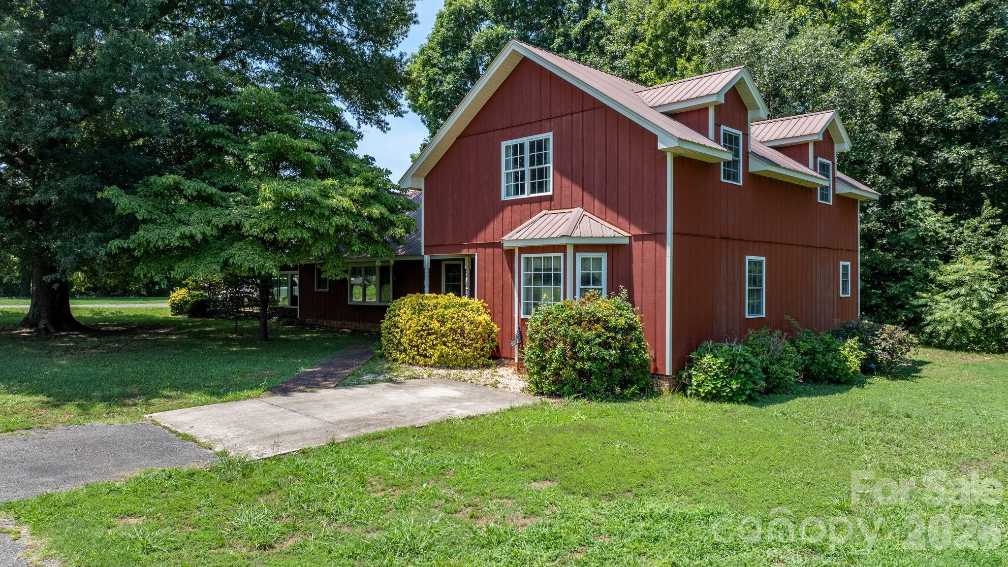Single Family Residence at 2097 Hermit Trail, Newton, photo 7 of 48