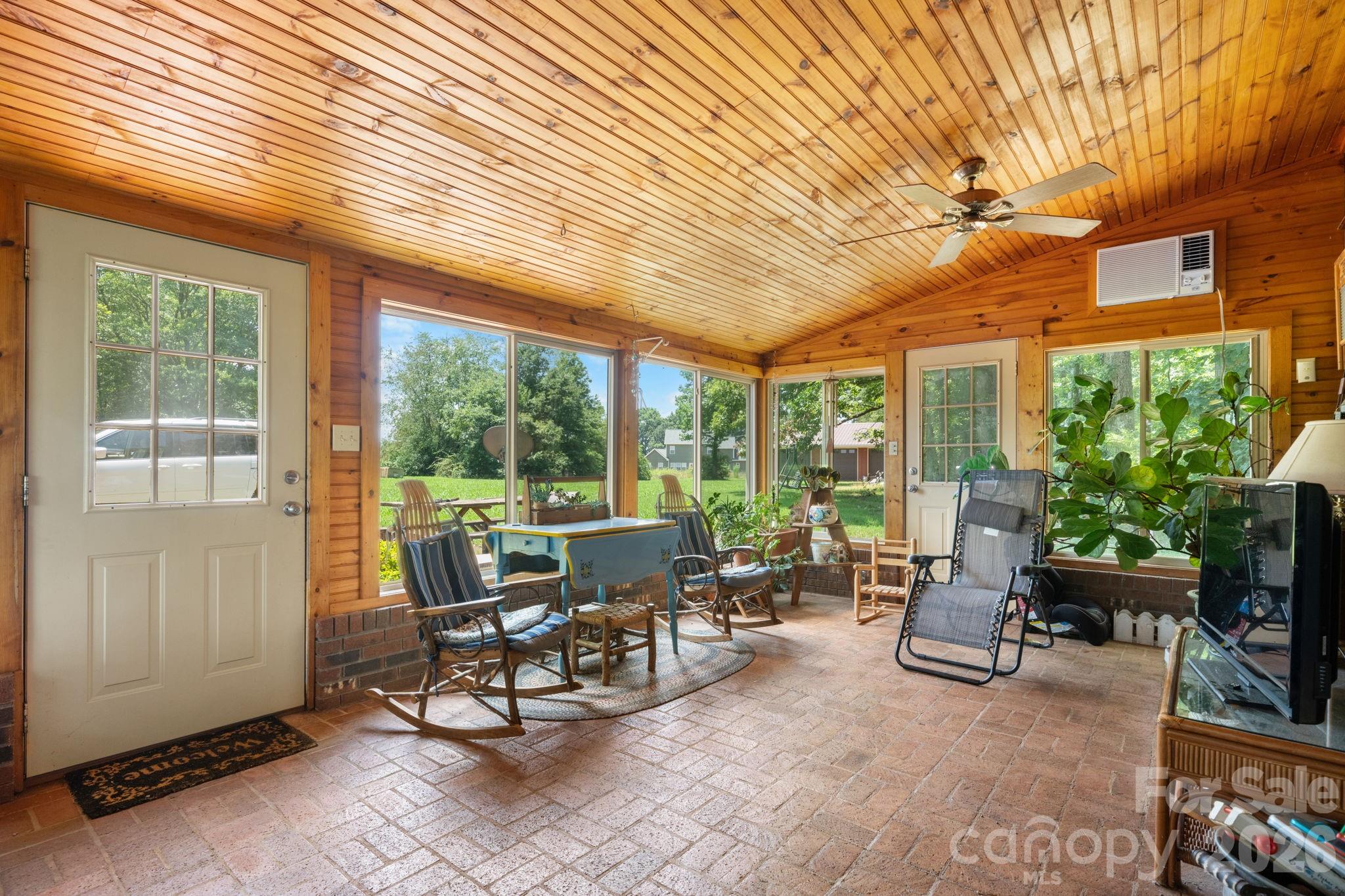 Single Family Residence at 2097 Hermit Trail, Newton, photo 9 of 48