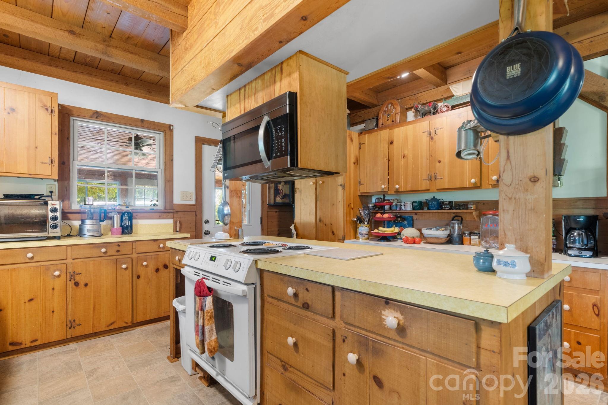 Single Family Residence at 2097 Hermit Trail, Newton, photo 11 of 48