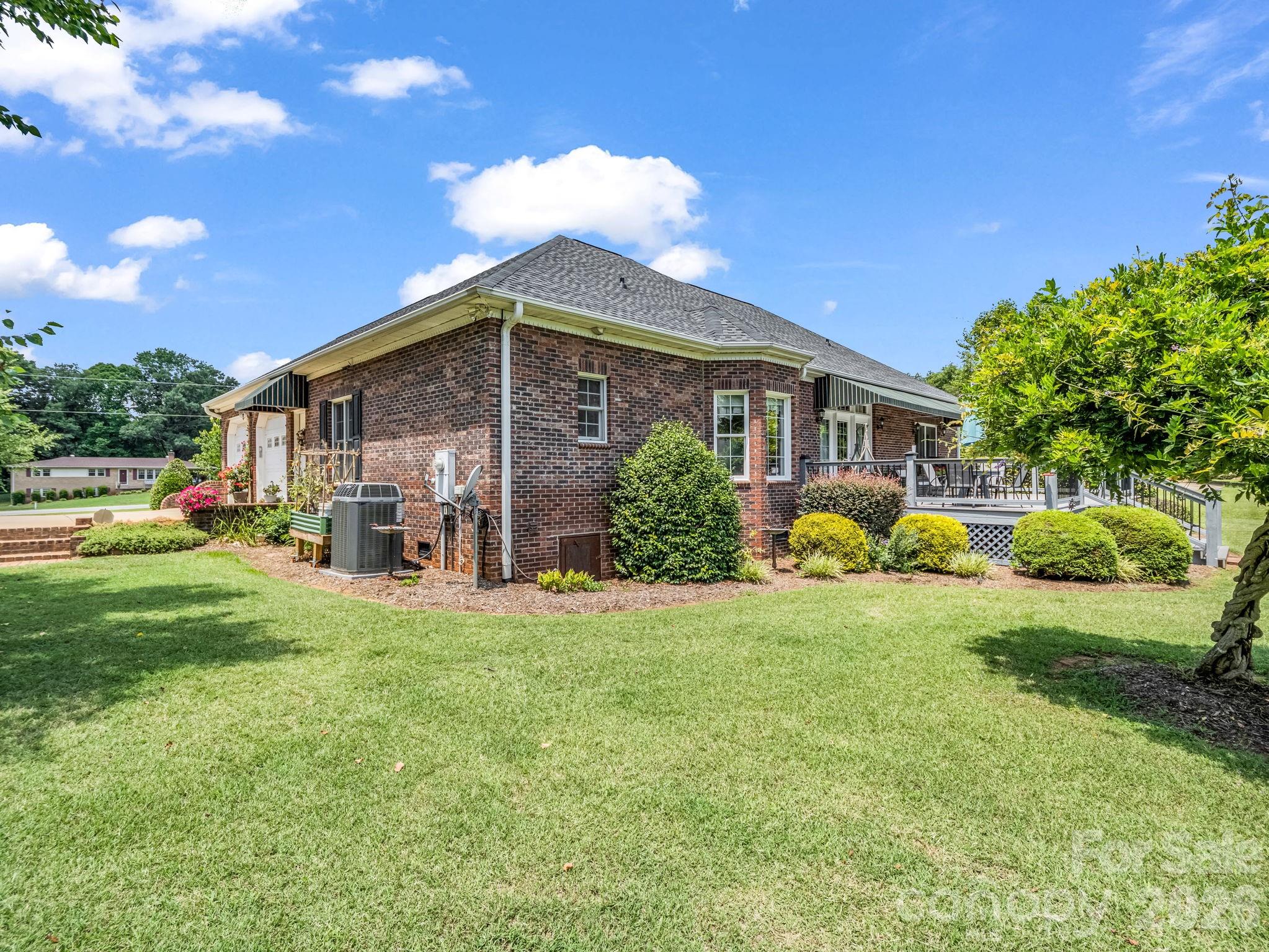 Single Family Residence at 343 Countryside Drive, Forest City, photo 4 of 47