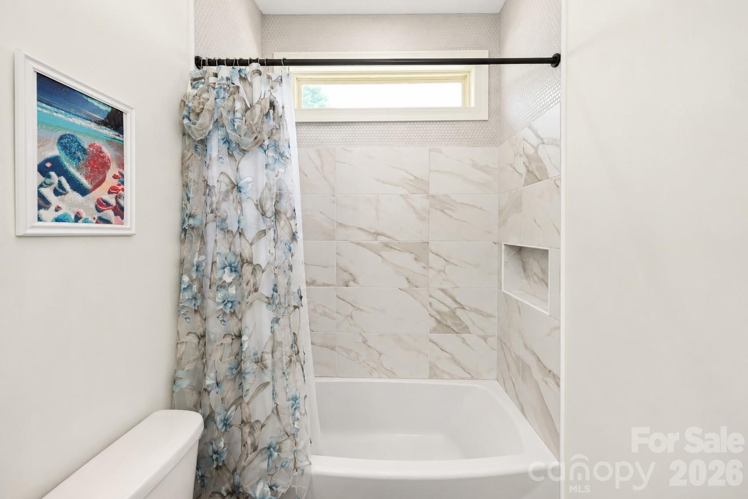 Guest Bathroom - 3793 Sarazen Court NE, Conover