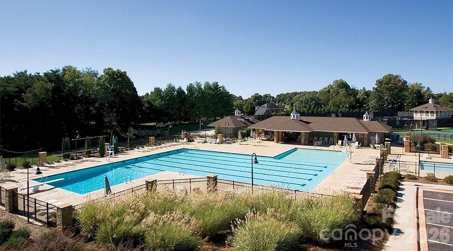 Outdoor Pool Complex - 3793 Sarazen Court NE, Conover