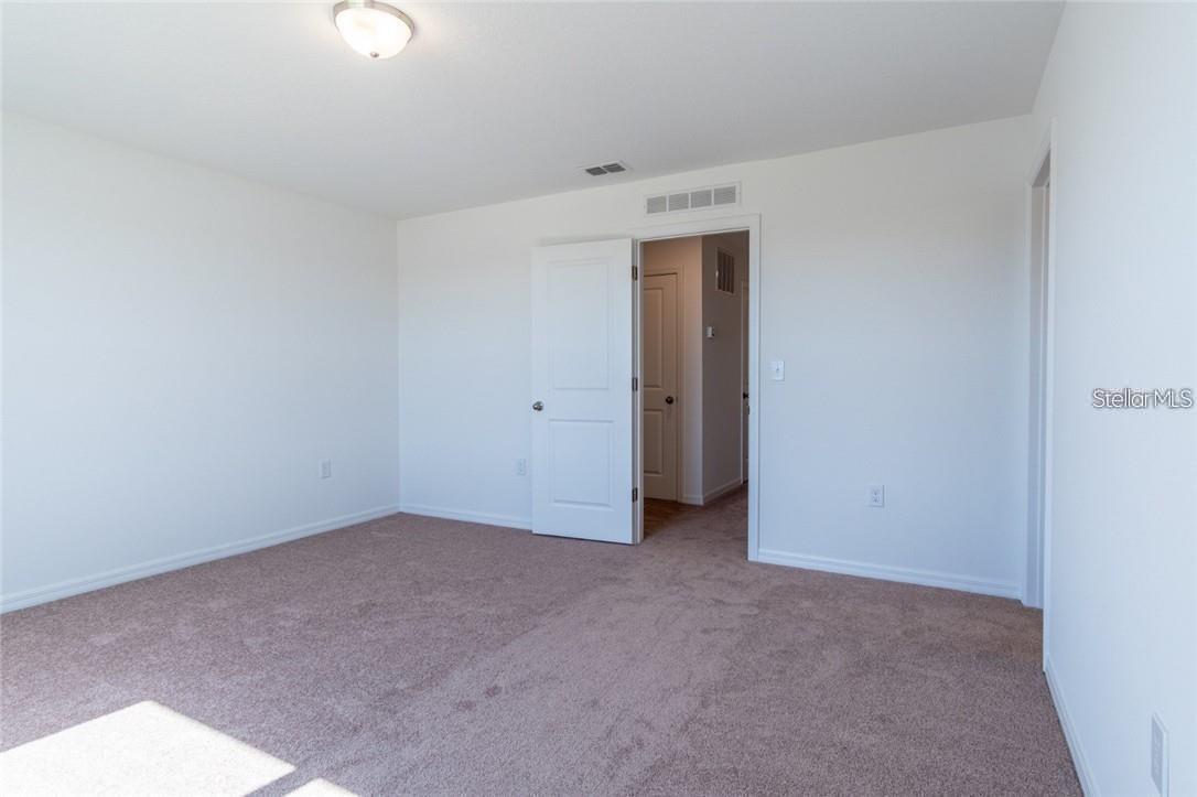 Townhouse at 342 MADISON DR, DAVENPORT, photo 7 of 17