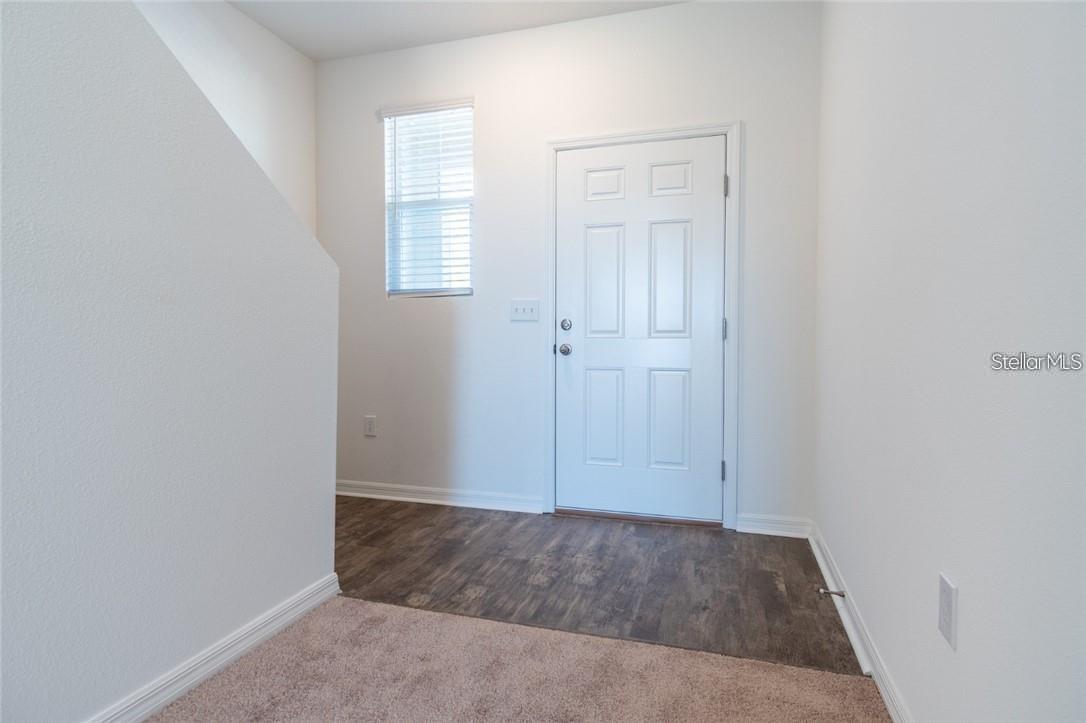 Townhouse at 342 MADISON DR, DAVENPORT, photo 9 of 17