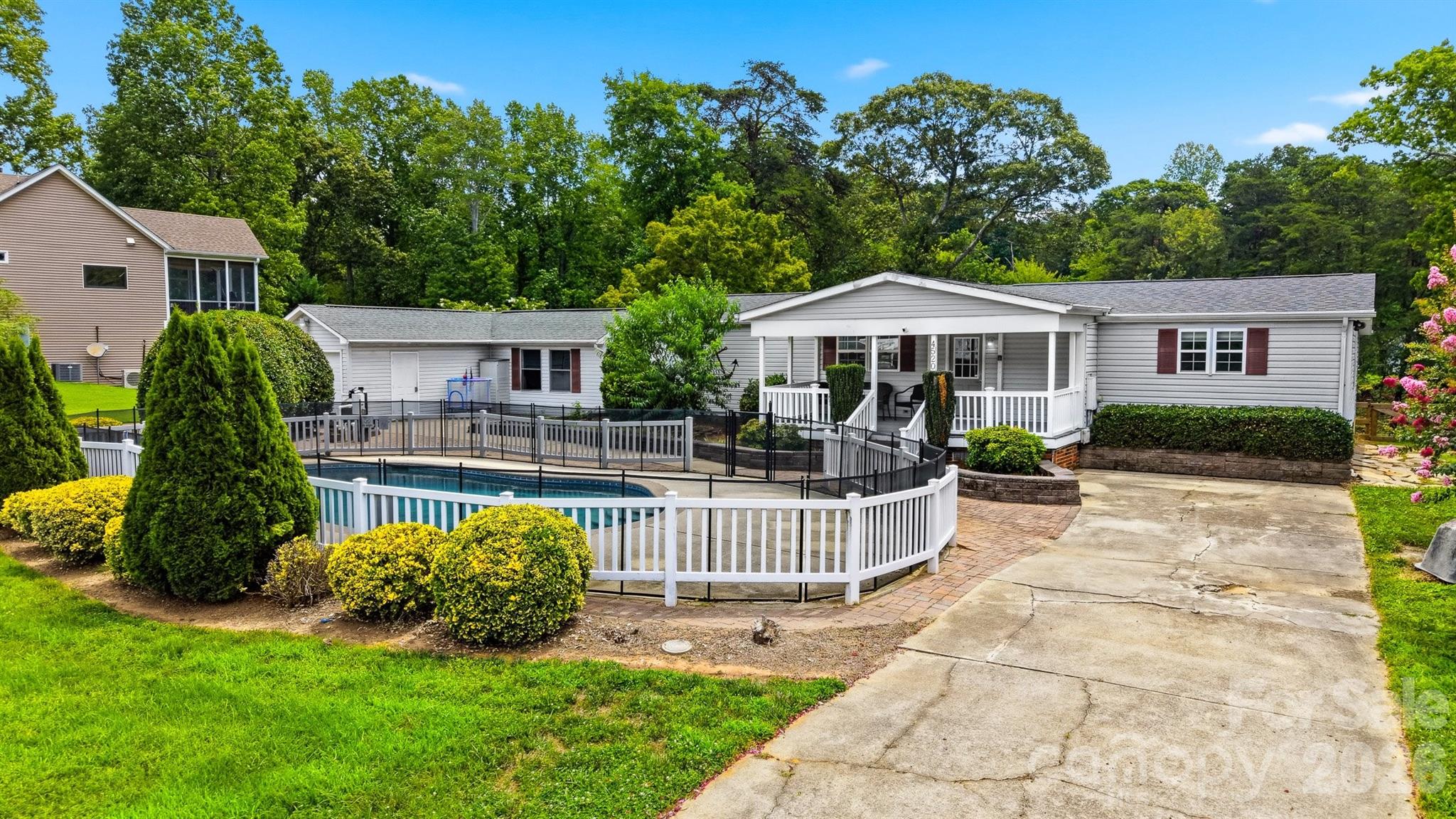 Single Family Residence at 4520 Lake Drive, Sherrills Ford, photo 3 of 42