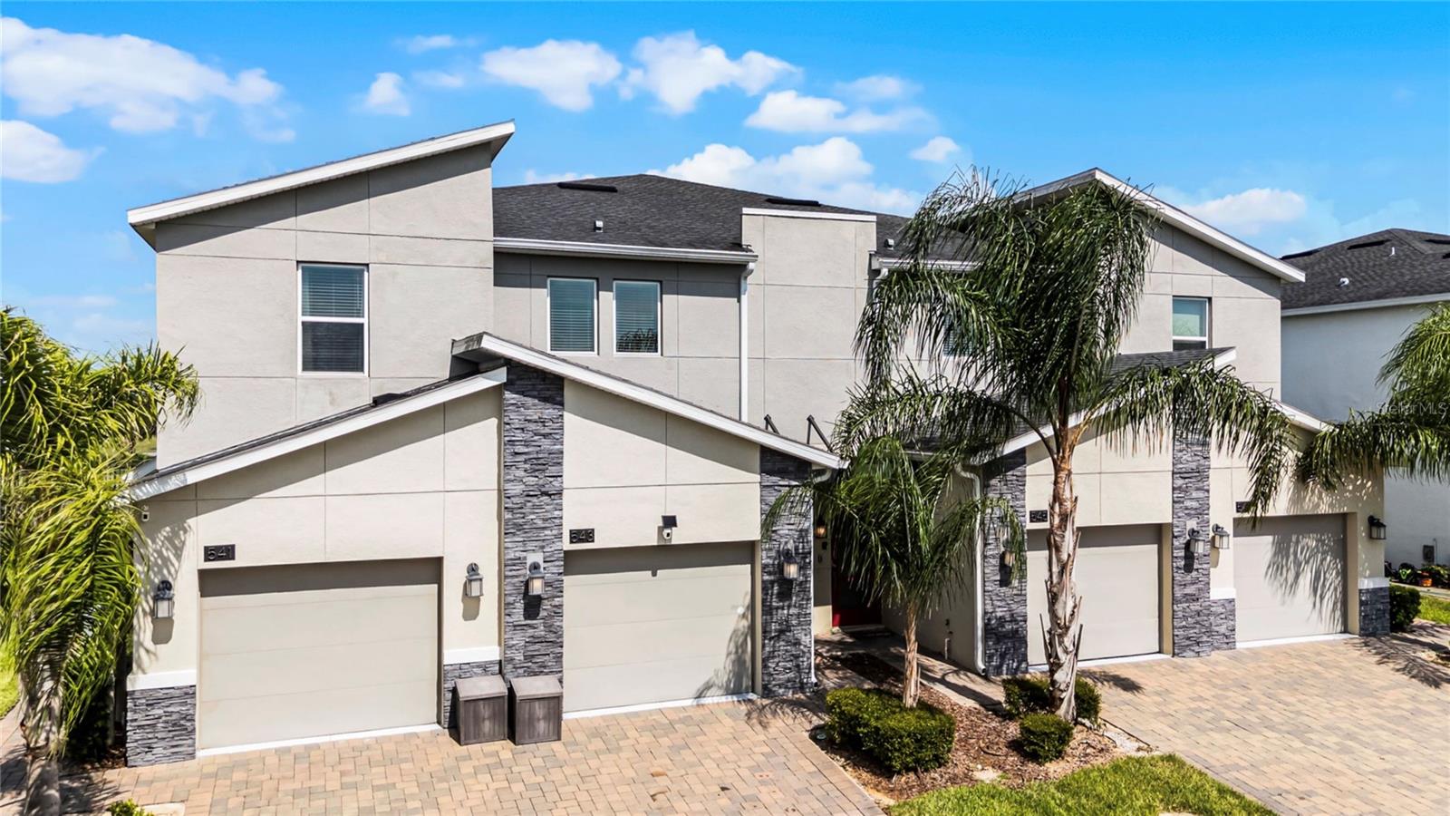 543 OCEAN COURSE AVE