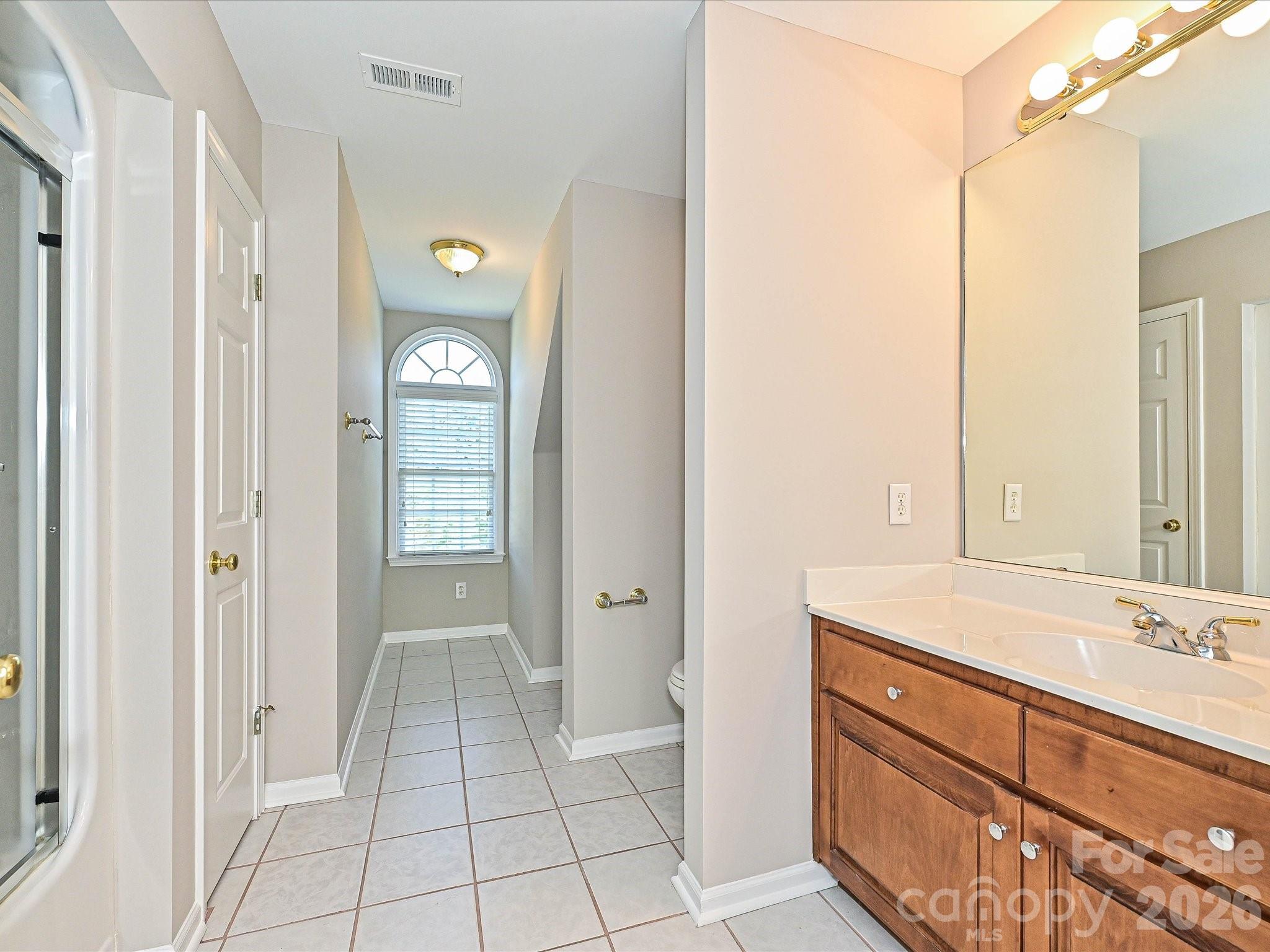 Upstairs Guest Full Bath - 2354 Perry Road, Denver