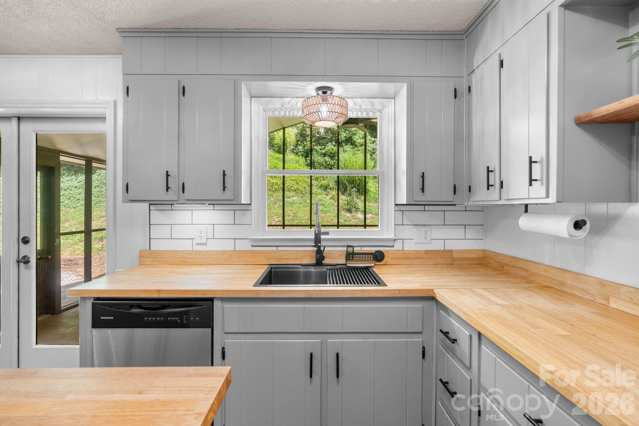 Single Family Residence at 44 Green Drive, Waynesville, photo 6 of 48