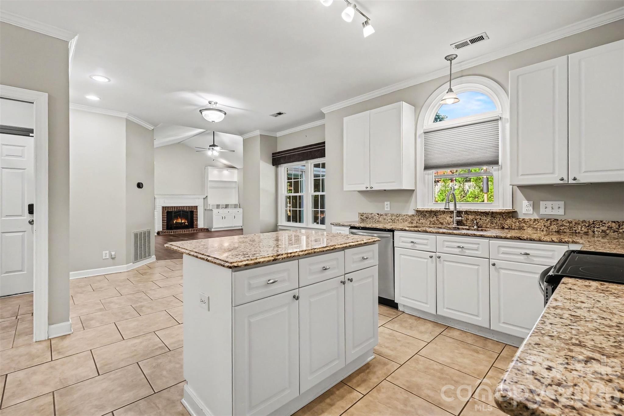 Single Family Residence at 4112 Deerfield Drive NW, Concord, photo 11 of 38
