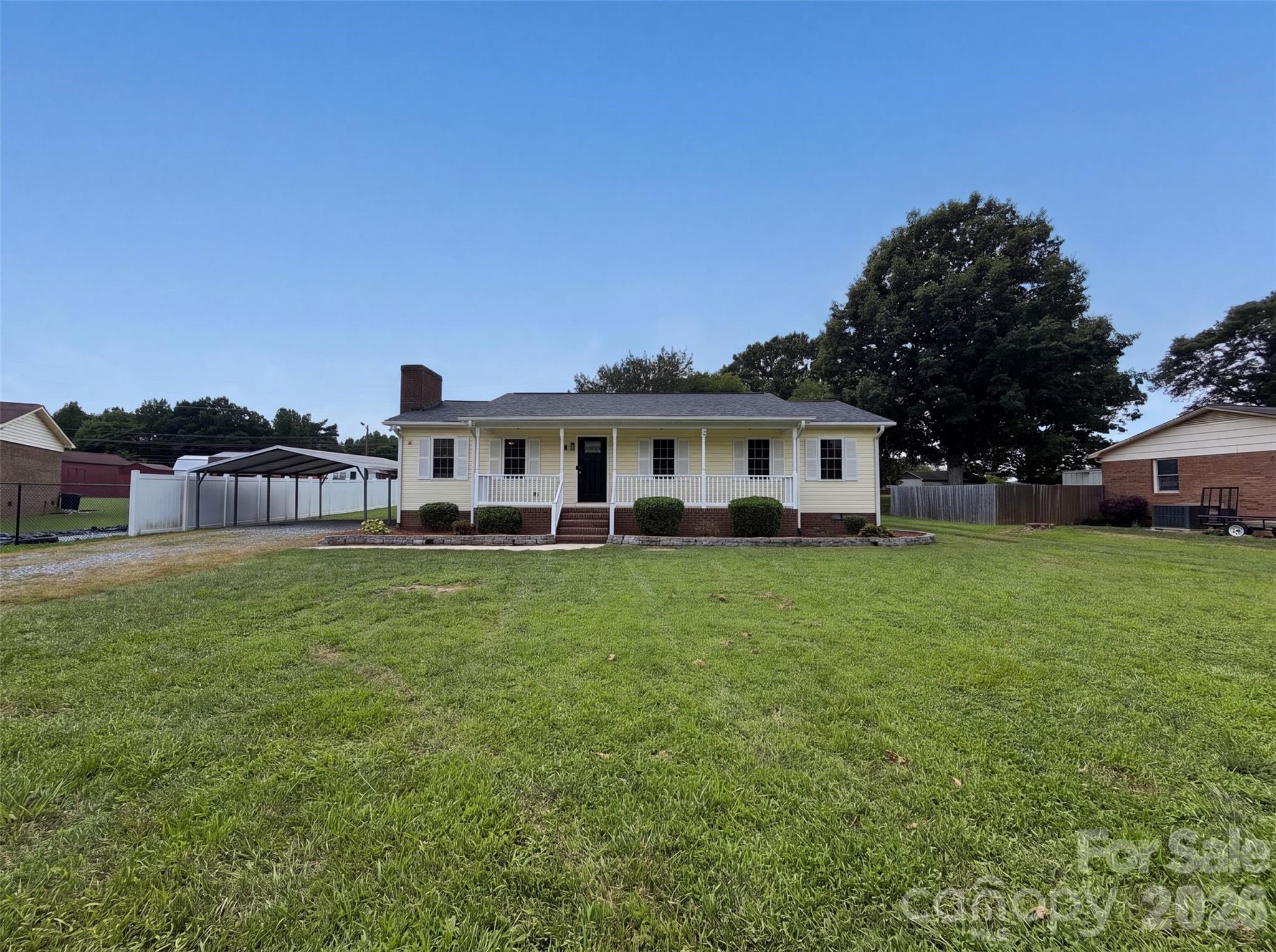 642 Lancer Court NW