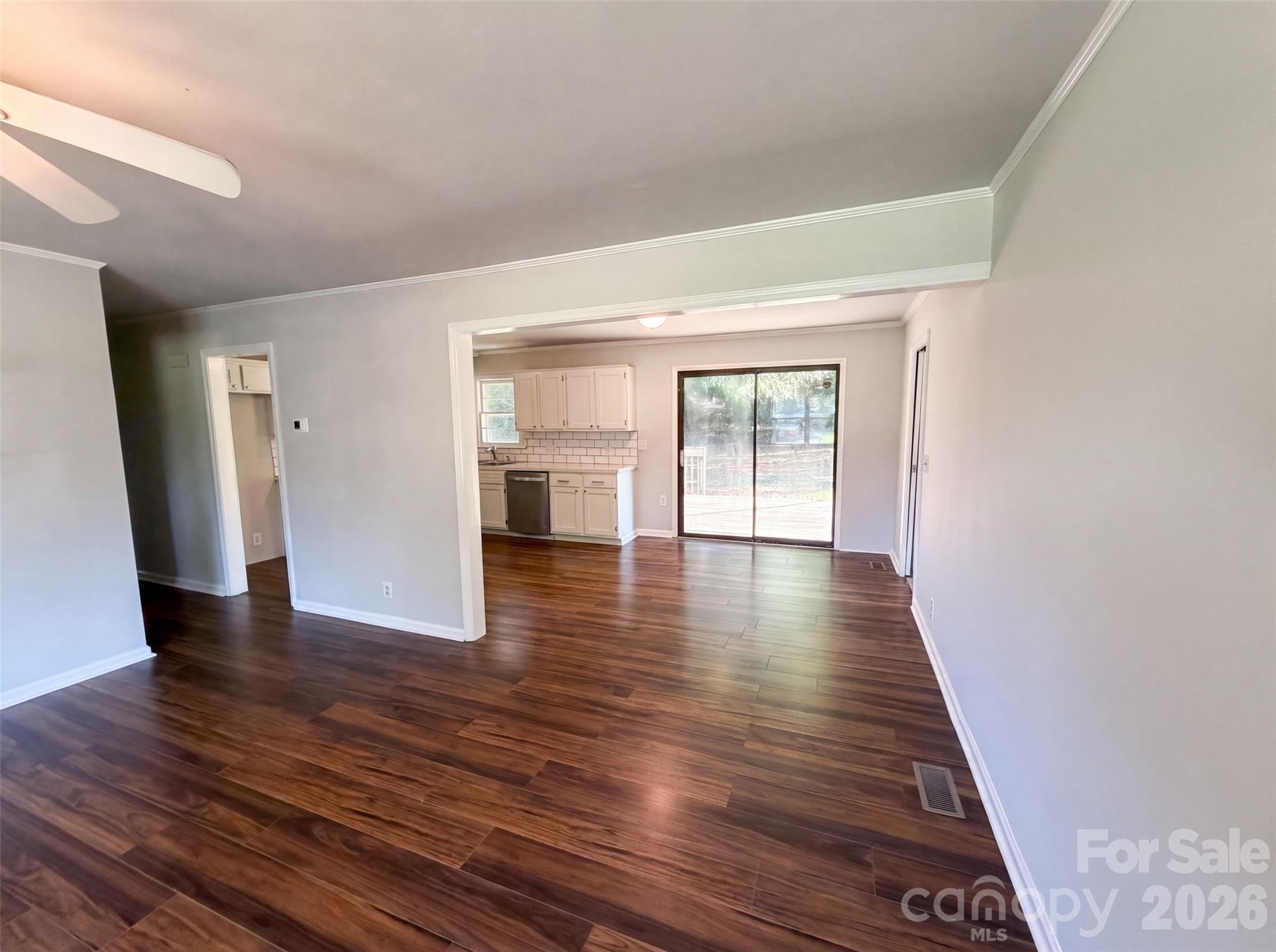 Single Family Residence at 120 Riley Road, Dallas, photo 6 of 16