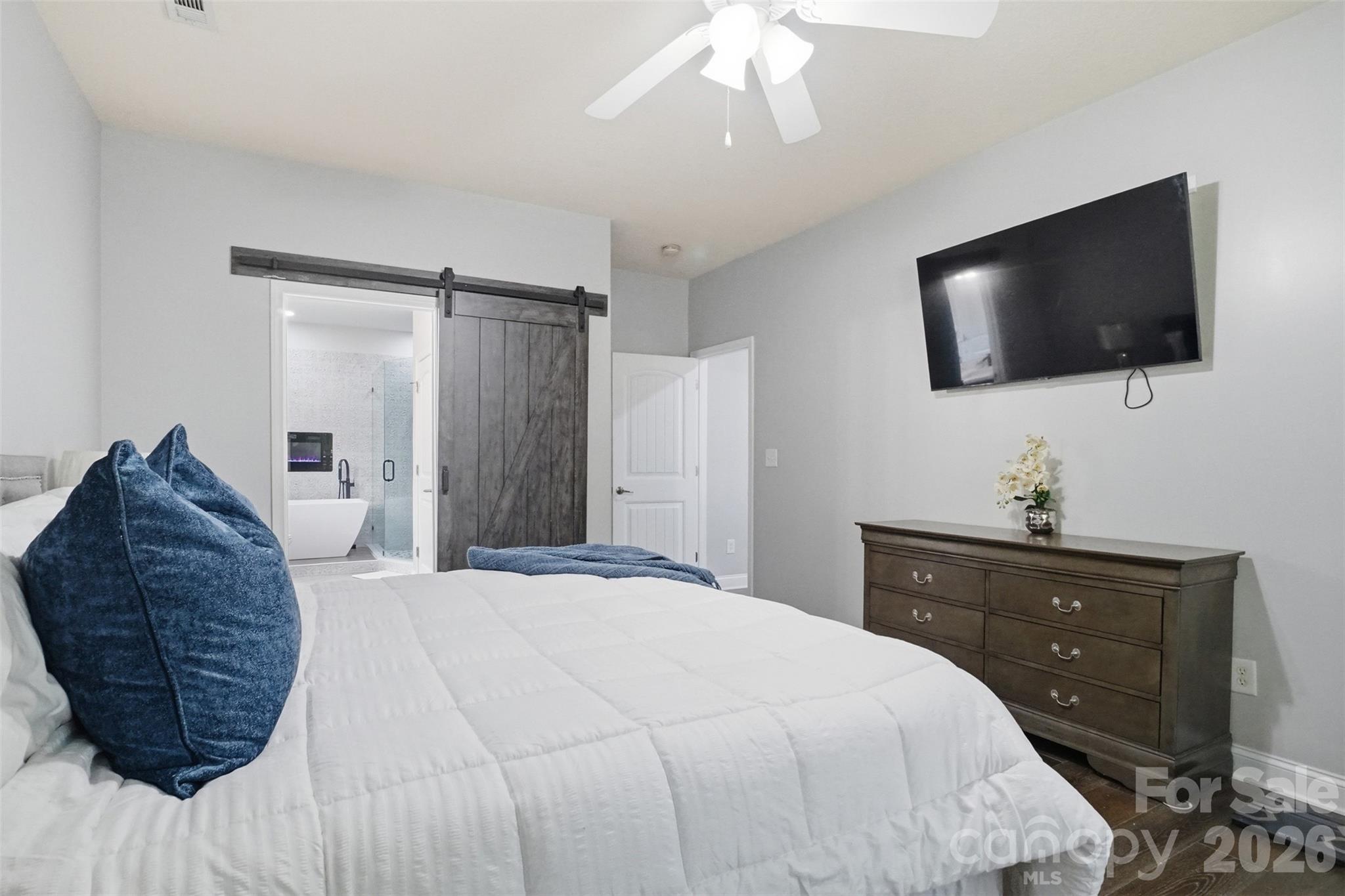 Main story primary suite! - 835 Estuary Court, Rock Hill