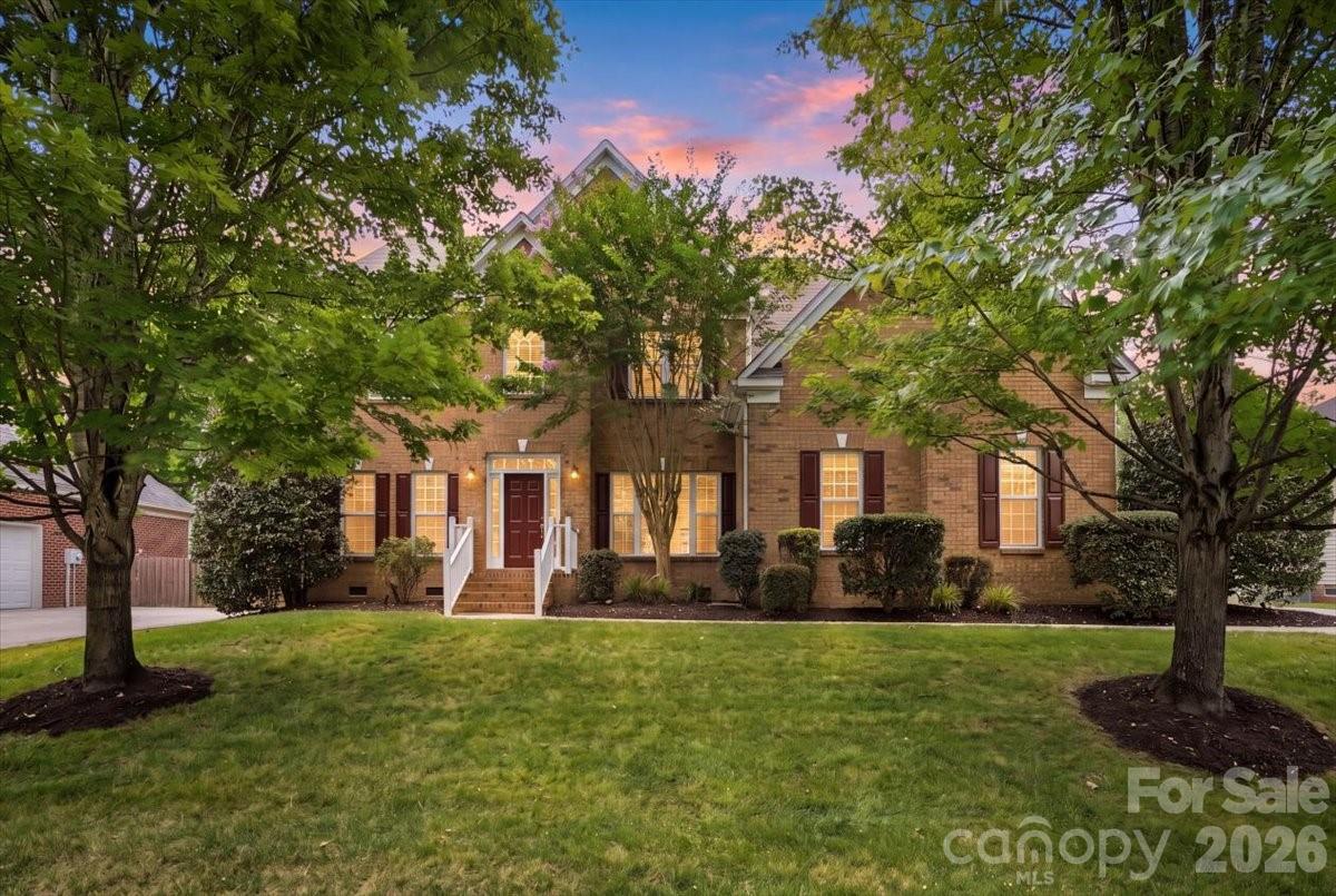 Gorgeous full brick front home - 6055 Latta Springs Circle, Huntersville