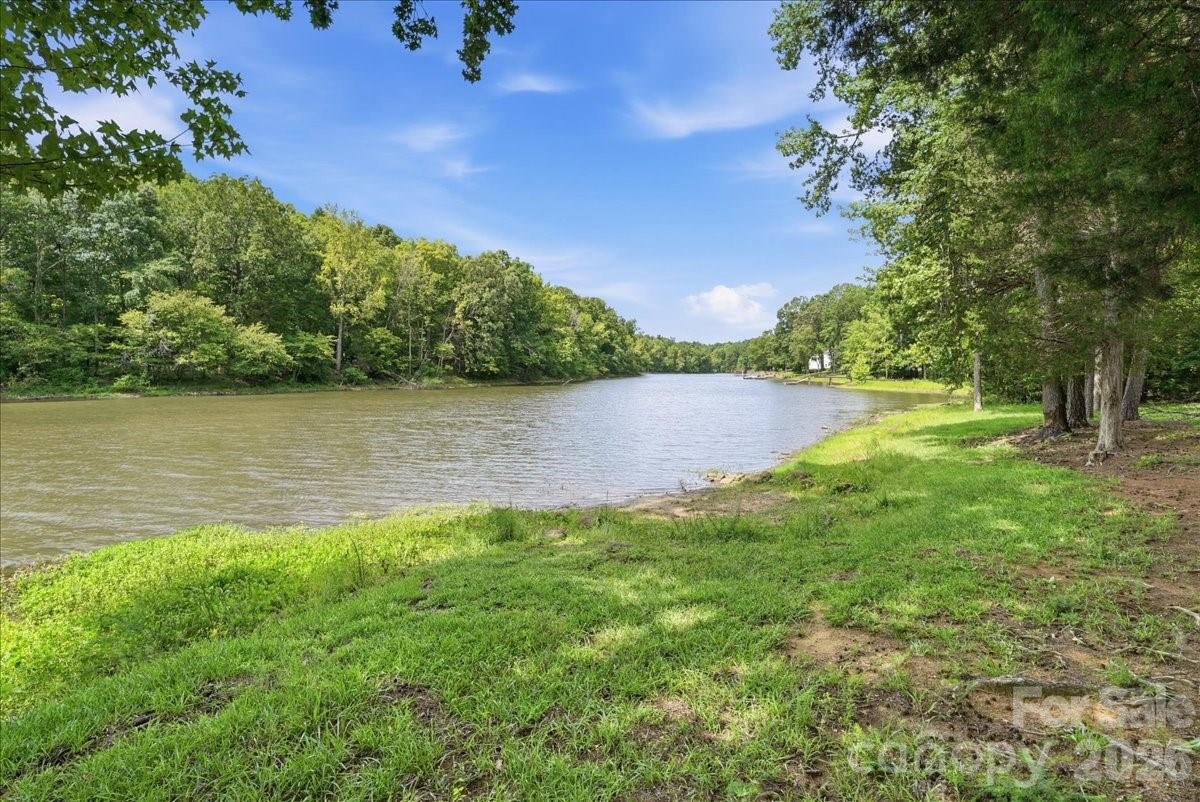 Mountain Island lake. Launch your kayak/paddleboard, fish have a picnic, or just watch the beautiful sunsets! - 6055 Latta Springs Circle, Huntersville