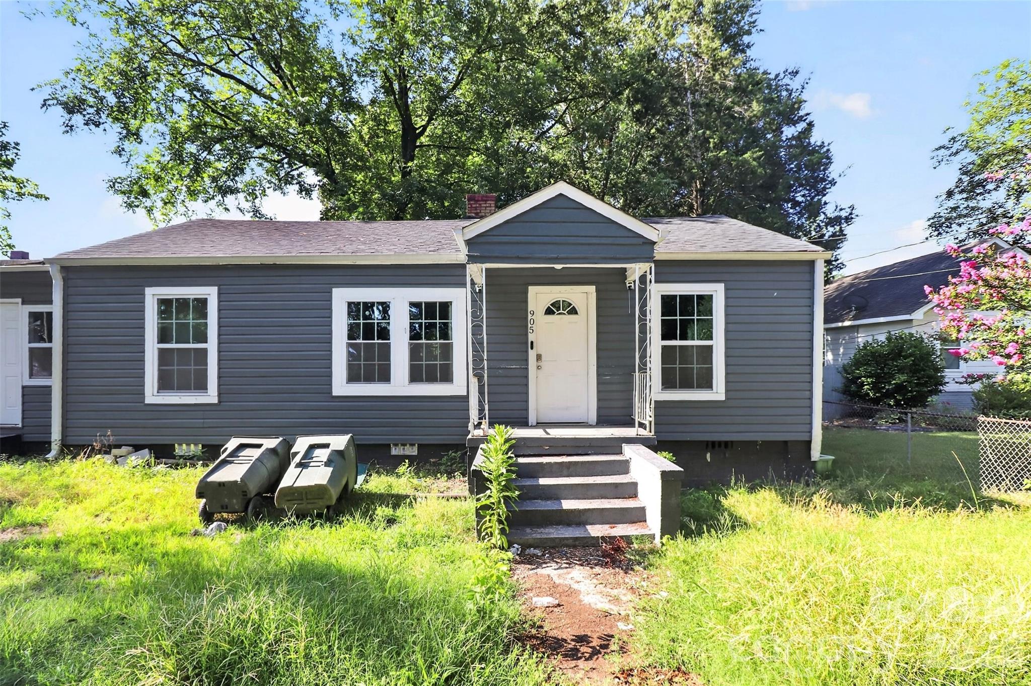 Single Family Residence at 905 Rankin Avenue, Gastonia, photo 10 of 31