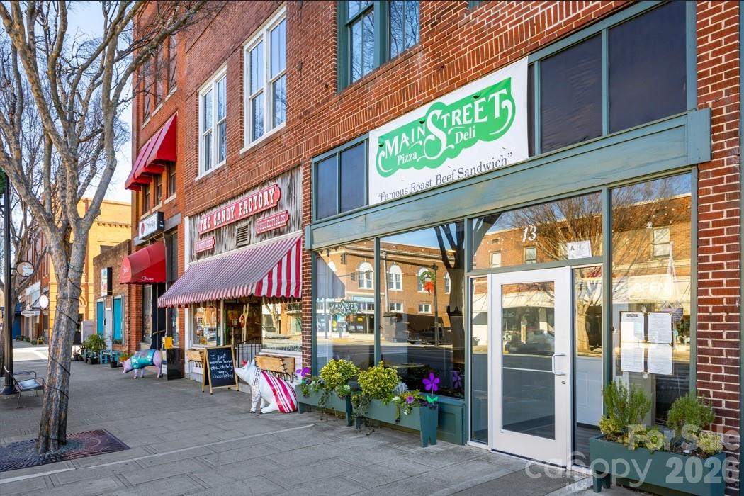 Area Photo - Just 7 minutes to Downtown shops, dining & daily essentials like Walgreens, Walmart & Lowe's. - 333 Linwood Estates Drive, Lexington