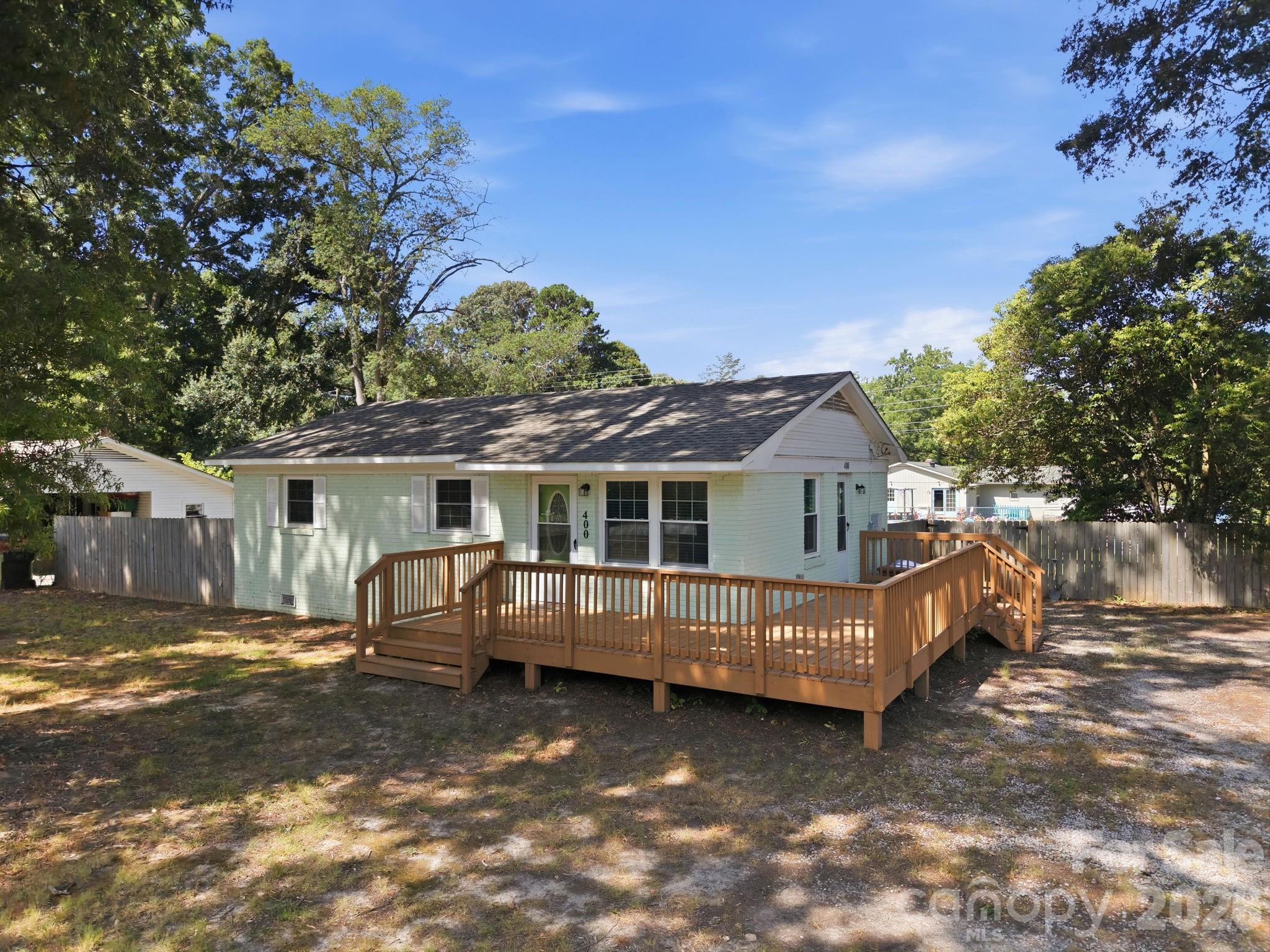 Single Family Residence at 400 Olin Drive, Waxhaw, photo 2 of 40