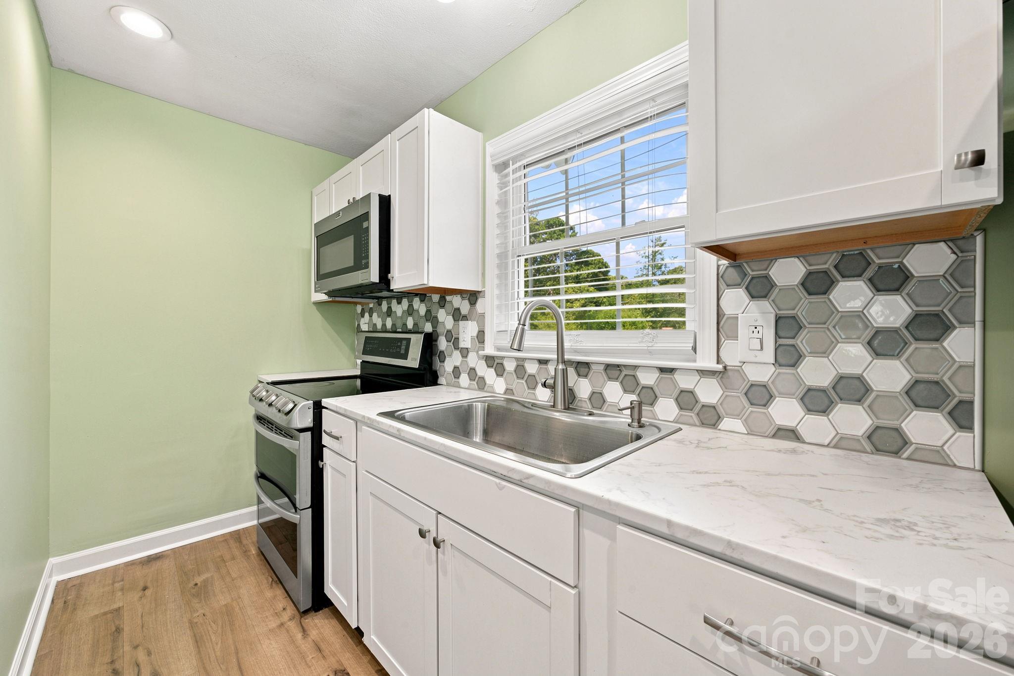Single Family Residence at 400 Olin Drive, Waxhaw, photo 11 of 40