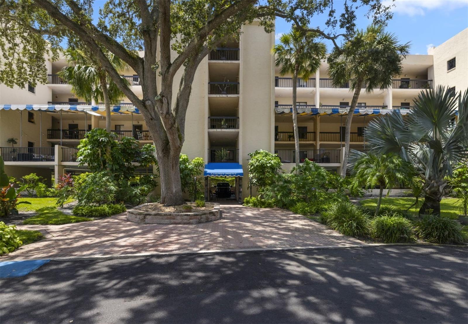 402 TARPON PT