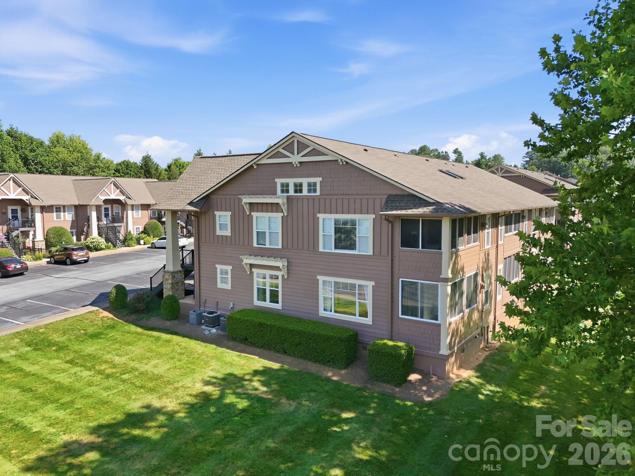 Condominium at 2705 Deermouse Way, Hendersonville, photo 39 of 47