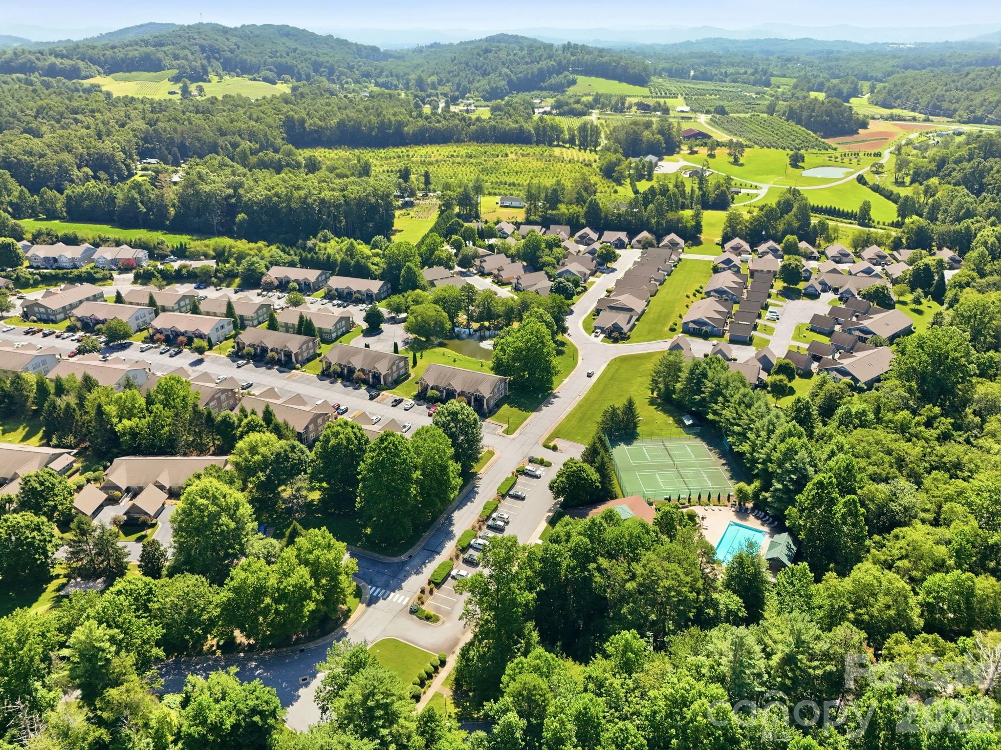 Condominium at 2705 Deermouse Way, Hendersonville, photo 42 of 47