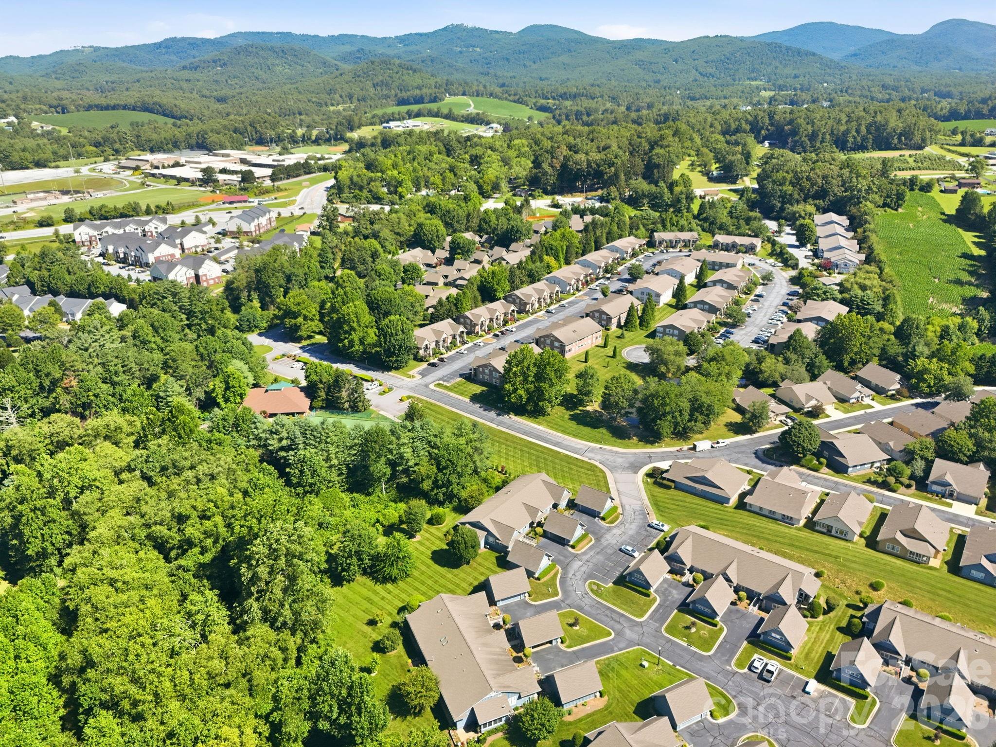 Condominium at 2705 Deermouse Way, Hendersonville, photo 43 of 47