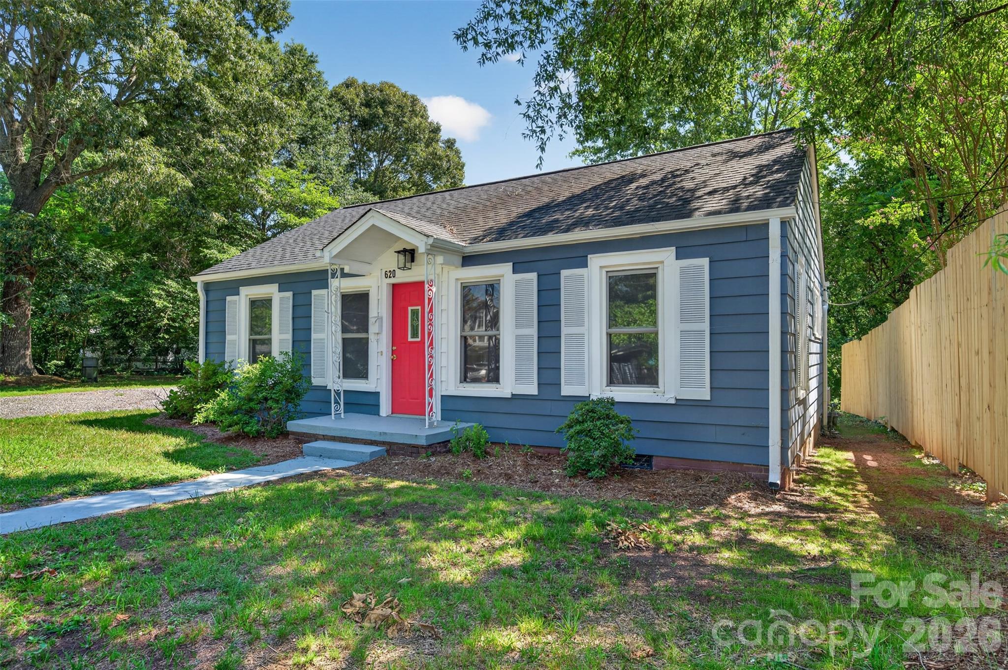 Nice level lot! - 620 10th Street Boulevard NW, Hickory