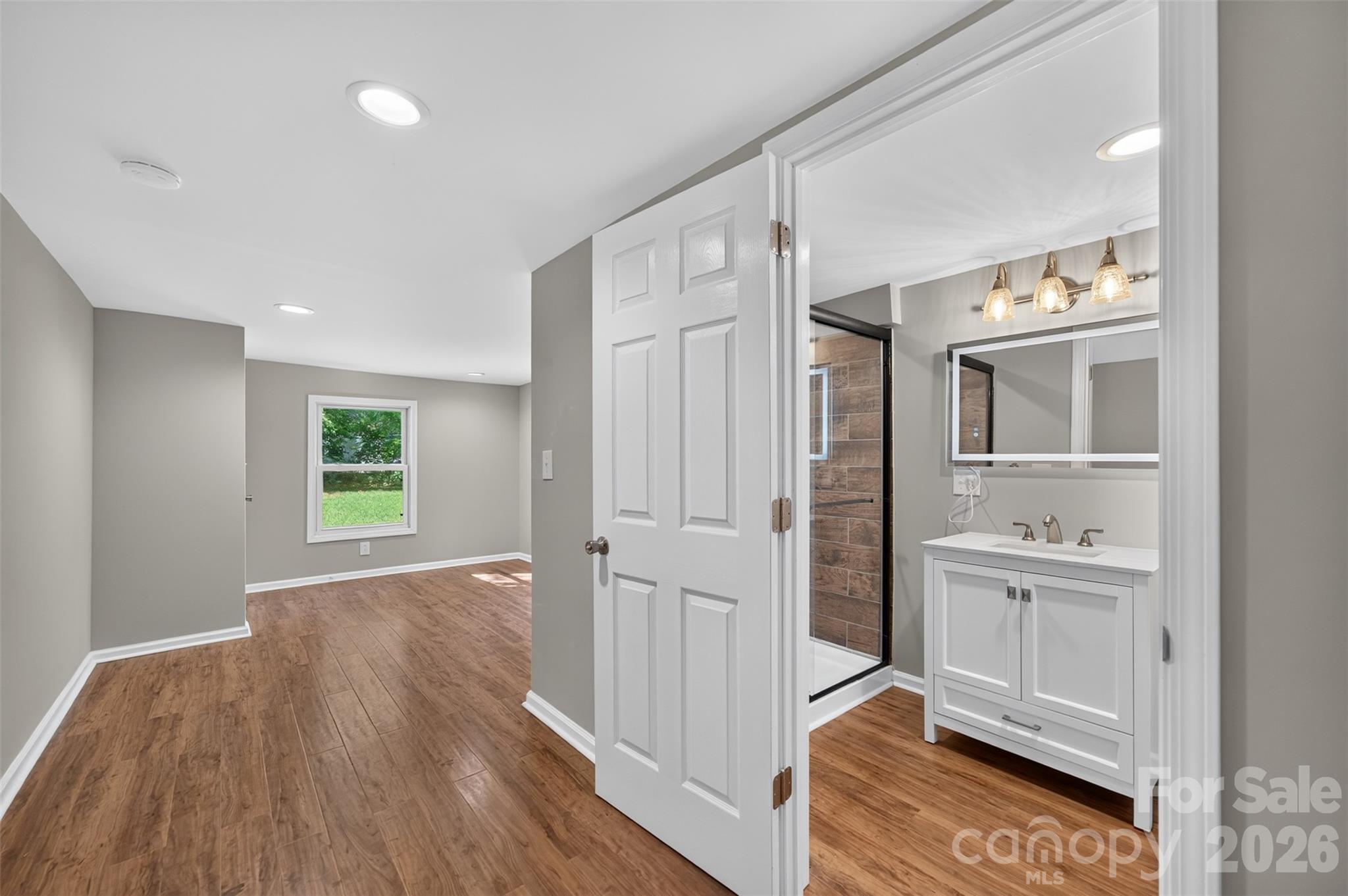 Primary en suite - 620 10th Street Boulevard NW, Hickory
