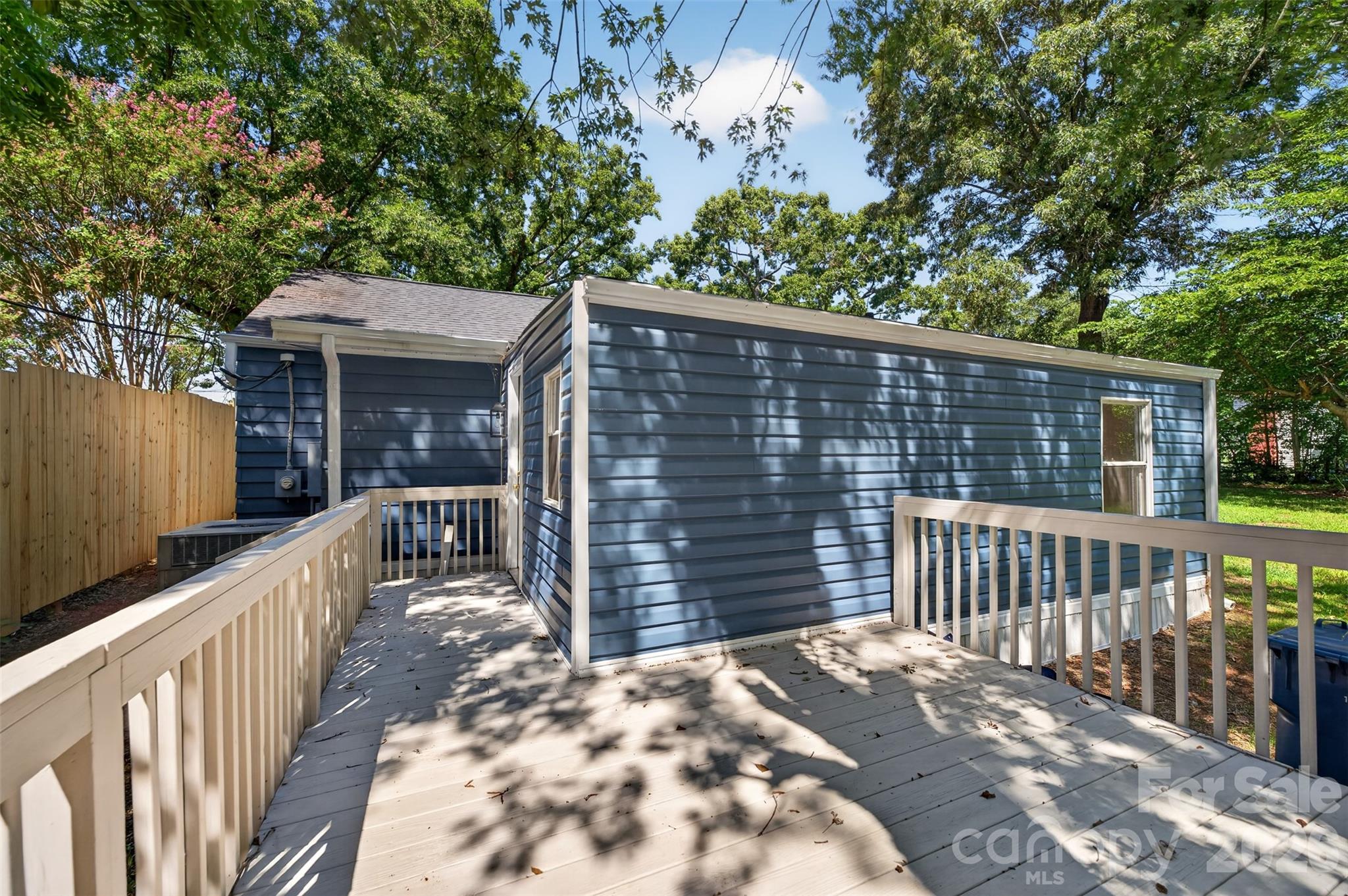 Great place to have a grill and enjoy the outdoors - 620 10th Street Boulevard NW, Hickory