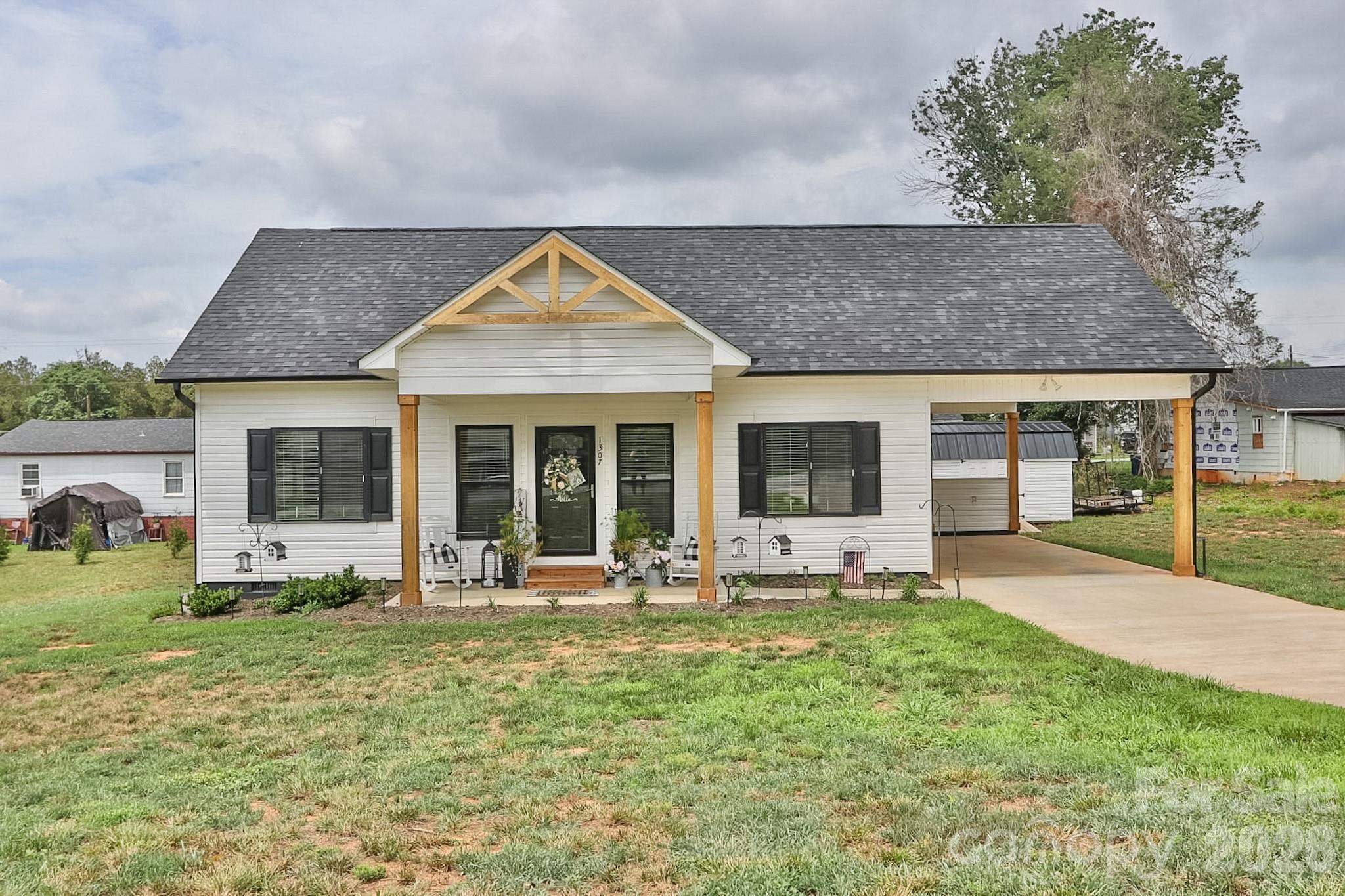 Single Family Residence at 1307 Unifi Industrial Drive, Yadkinville, photo 4 of 35