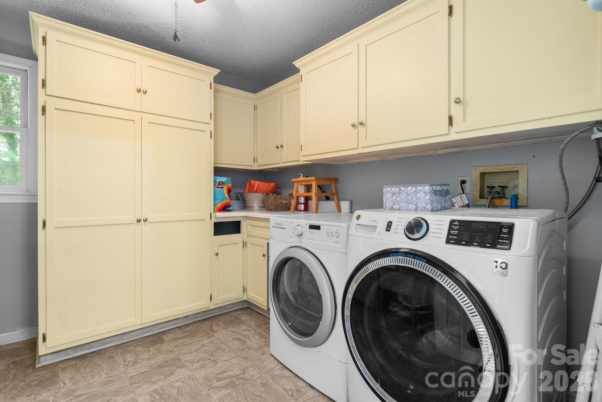 Main Level Laundry - 15 Forest Ridge Lane, Weaverville